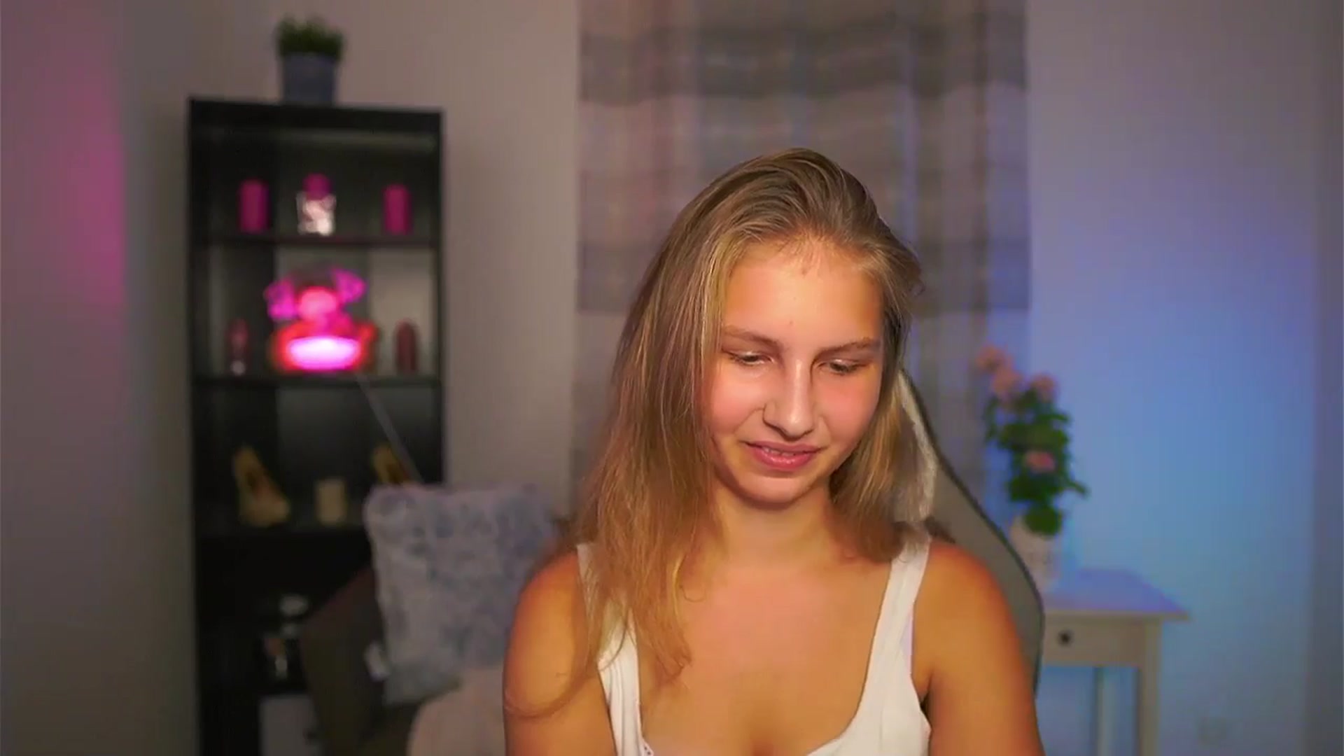 Gallery image thumbnail from Emmie_murray's myfreecams stream on, 10/31/2025, 18:06 image 5 of 20
