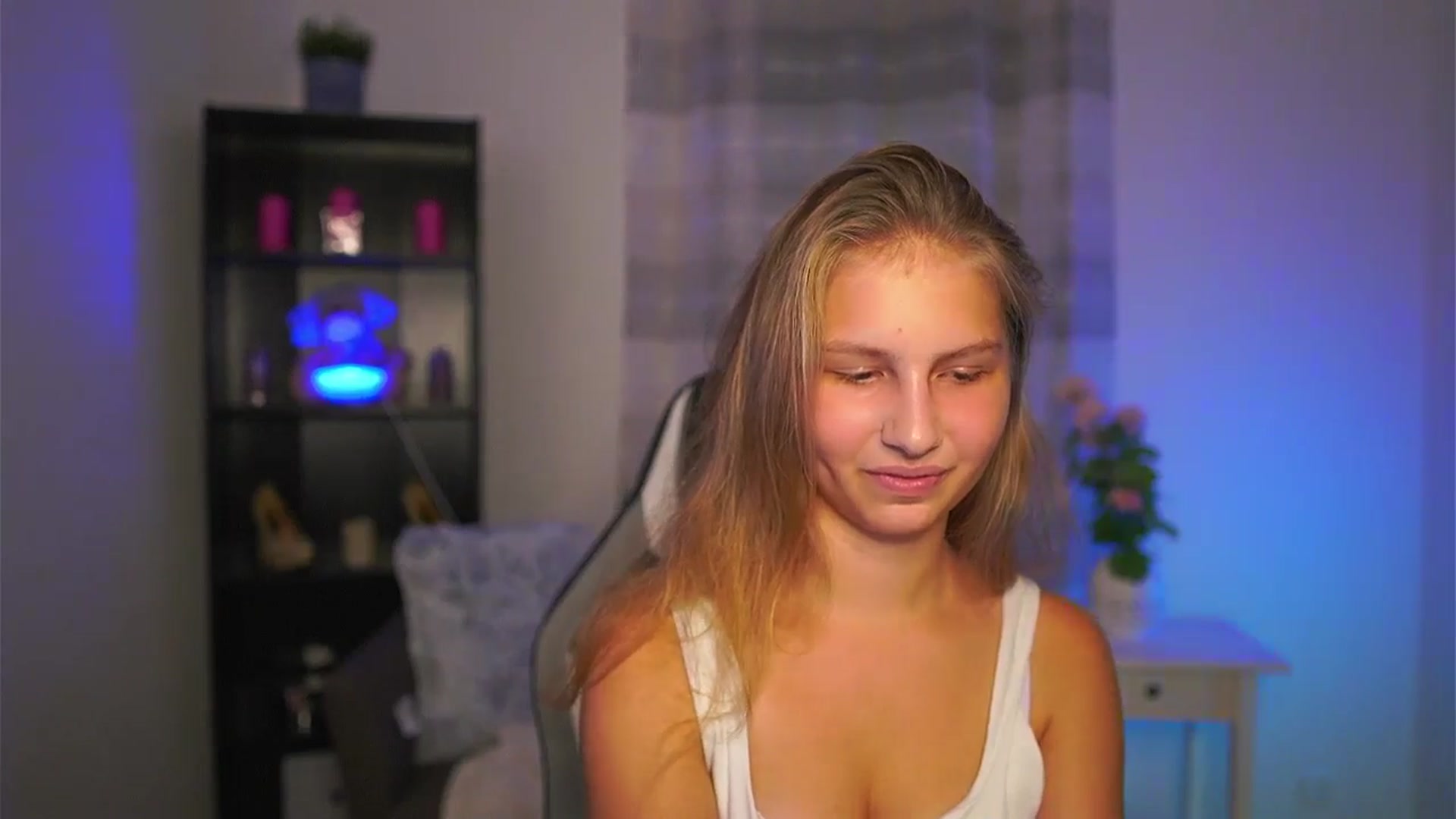 Gallery image thumbnail from Emmie_murray's myfreecams stream on, 10/31/2025, 18:06 image 4 of 20