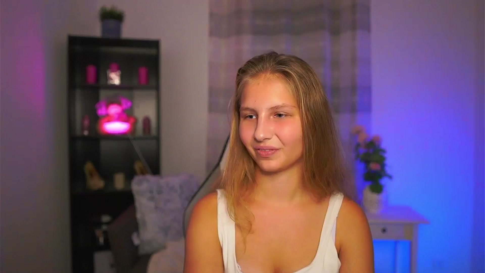 Gallery image thumbnail from Emmie_murray's myfreecams stream on, 10/31/2025, 18:06 image 2 of 20