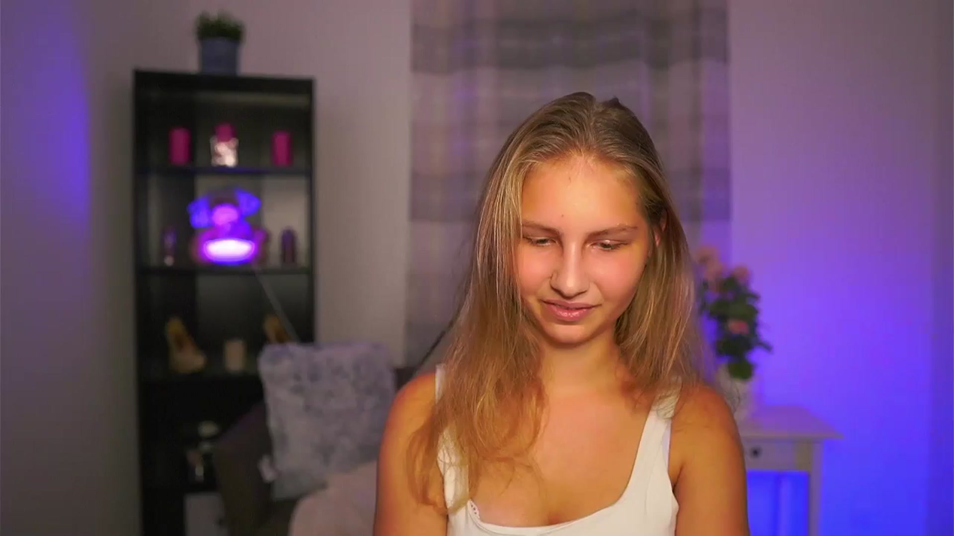 Gallery image thumbnail from Emmie_murray's myfreecams stream on, 10/31/2025, 18:06 image 14 of 20