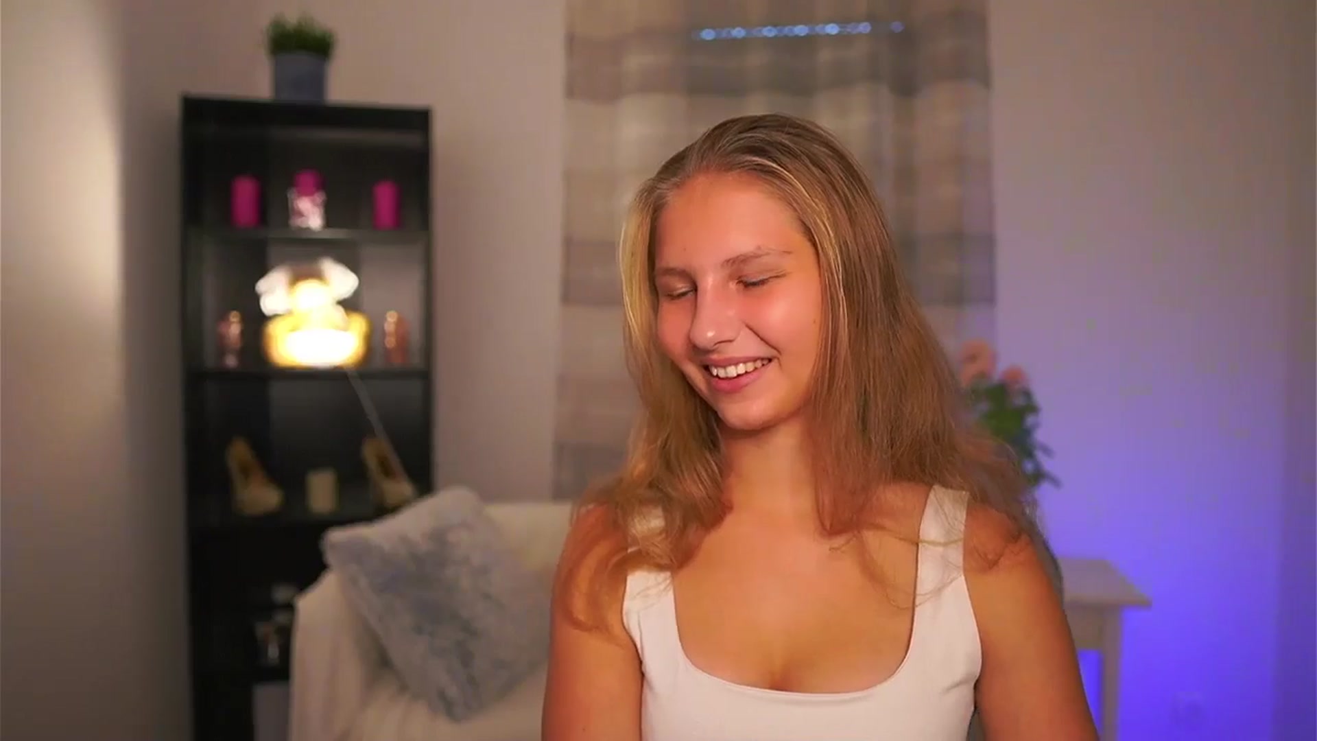 Gallery image thumbnail from Emmie_murray's myfreecams stream on, 11/02/2025, 14:55 image 7 of 20