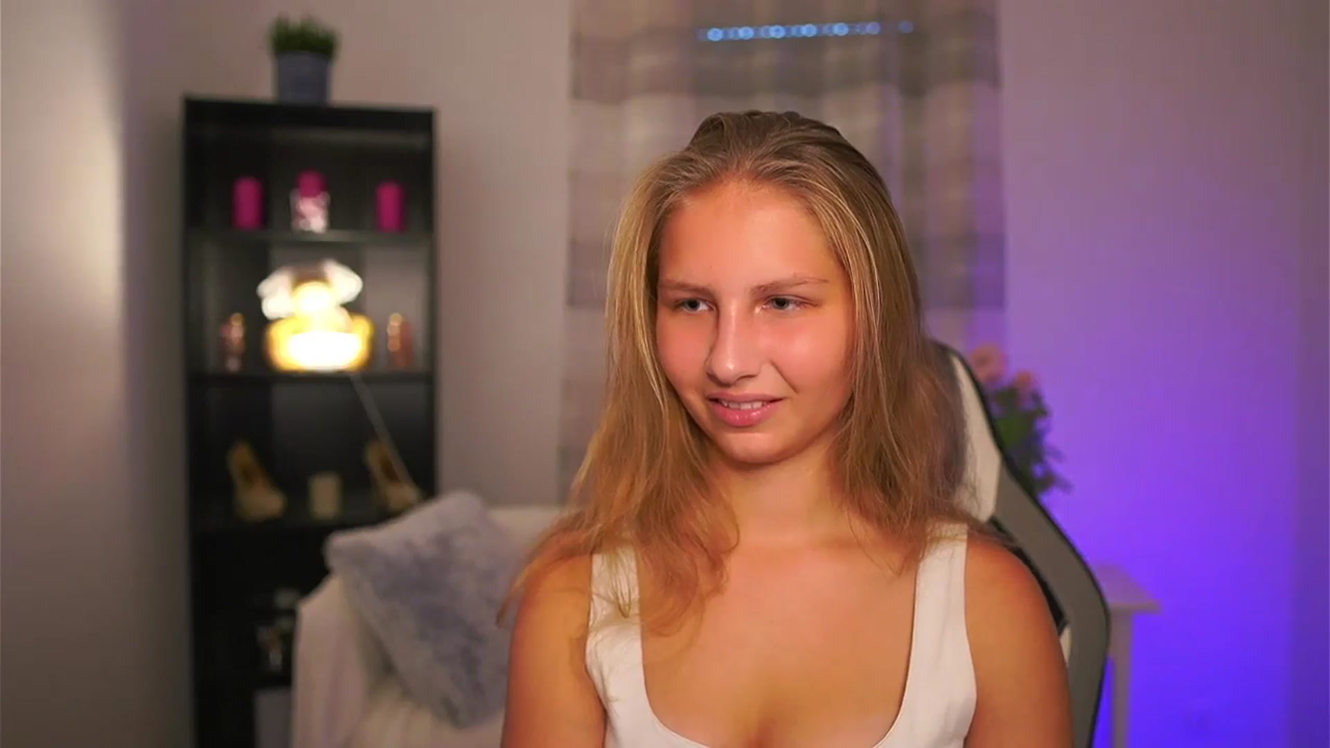 Gallery image thumbnail from Emmie_murray's myfreecams stream on, 11/02/2025, 14:55 image 4 of 20