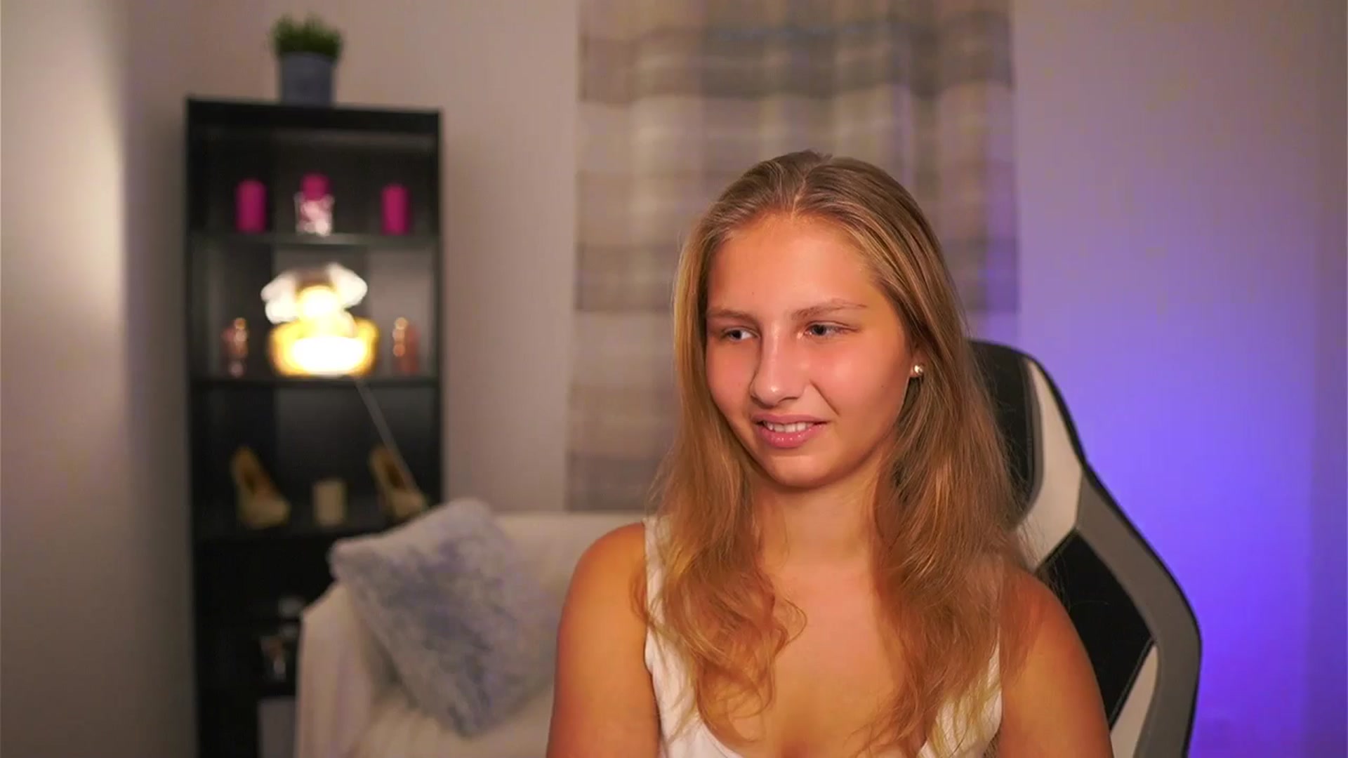 Gallery image thumbnail from Emmie_murray's myfreecams stream on, 11/02/2025, 14:55 image 12 of 20