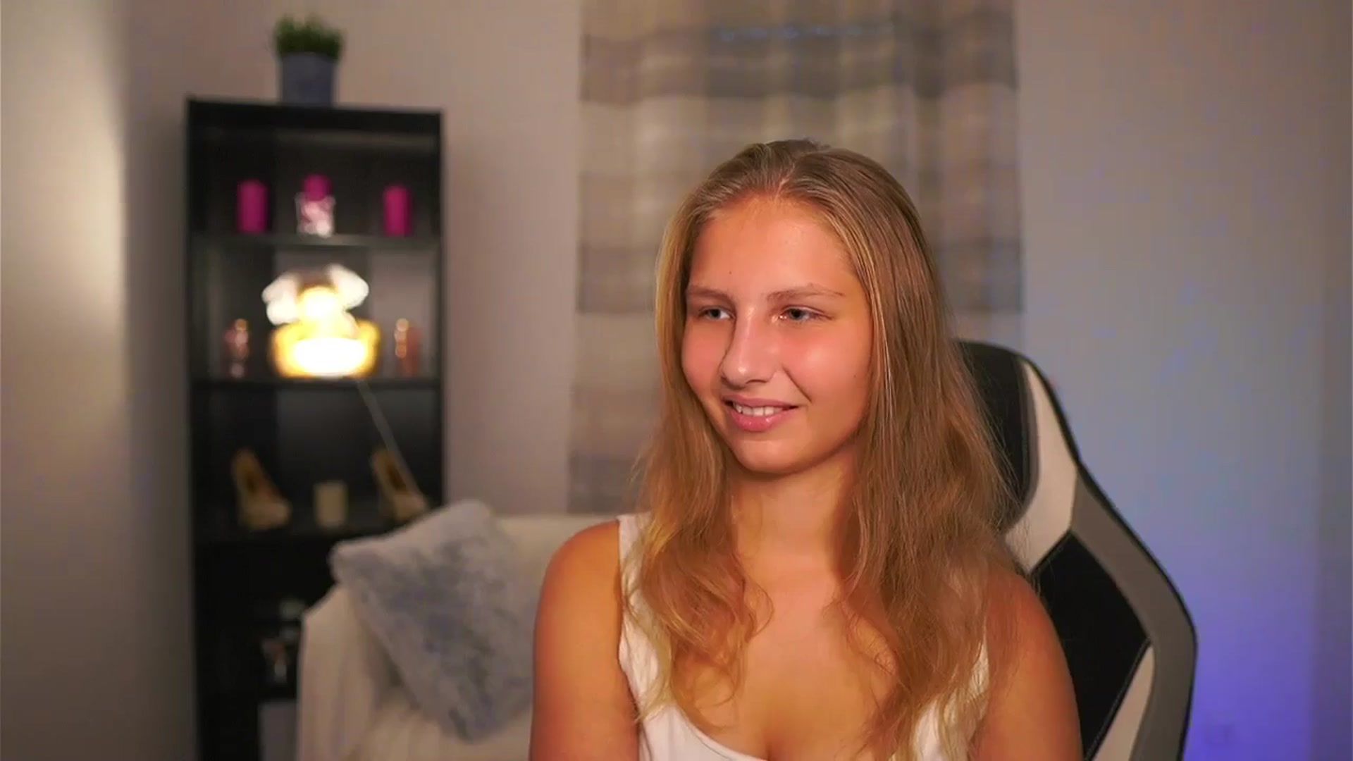 Gallery image thumbnail from Emmie_murray's myfreecams stream on, 11/02/2025, 14:55 image 11 of 20