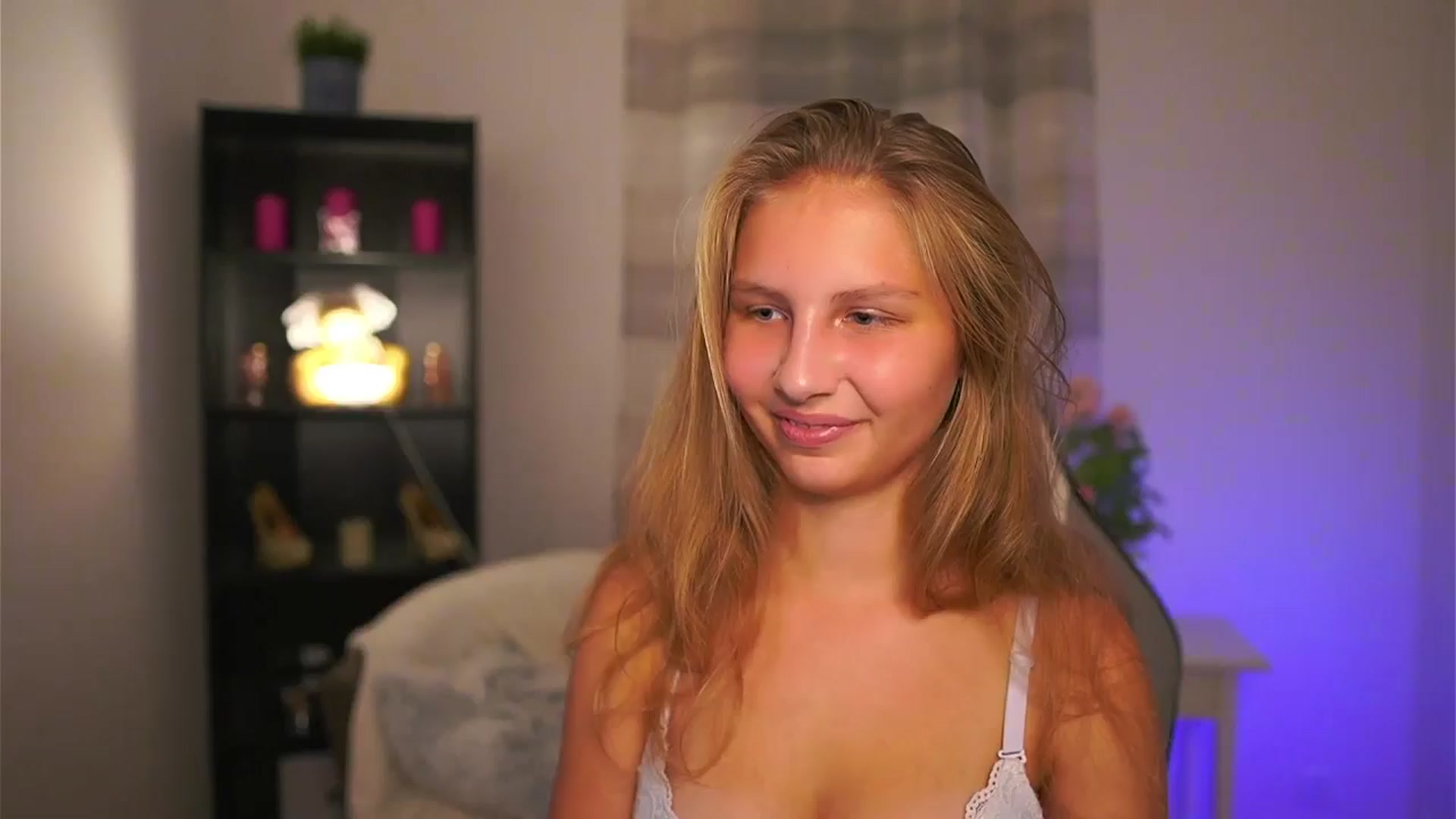 Gallery image thumbnail from Emmie_murray's myfreecams stream on, 11/02/2025, 18:35 image 14 of 20