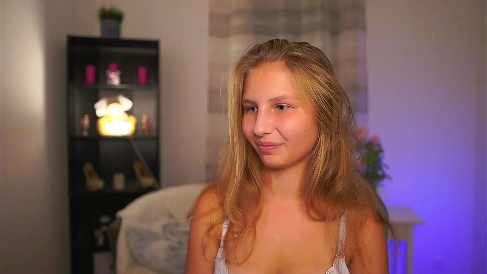 Gallery image thumbnail from Emmie_murray's myfreecams stream on, 11/02/2025, 18:35 image 17 of 20