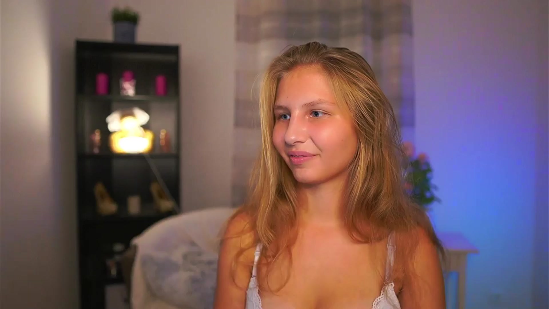 Gallery image thumbnail from Emmie_murray's myfreecams stream on, 11/02/2025, 18:35 image 16 of 20