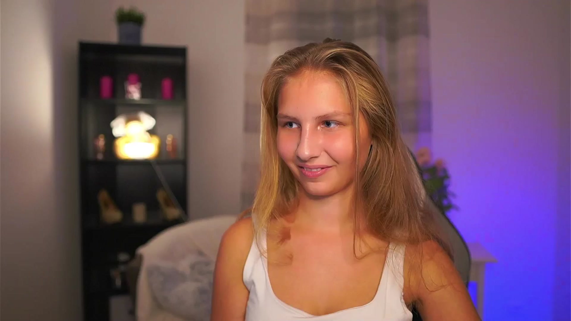 Gallery image thumbnail from Emmie_murray's myfreecams stream on, 11/02/2025, 18:35 image 3 of 20