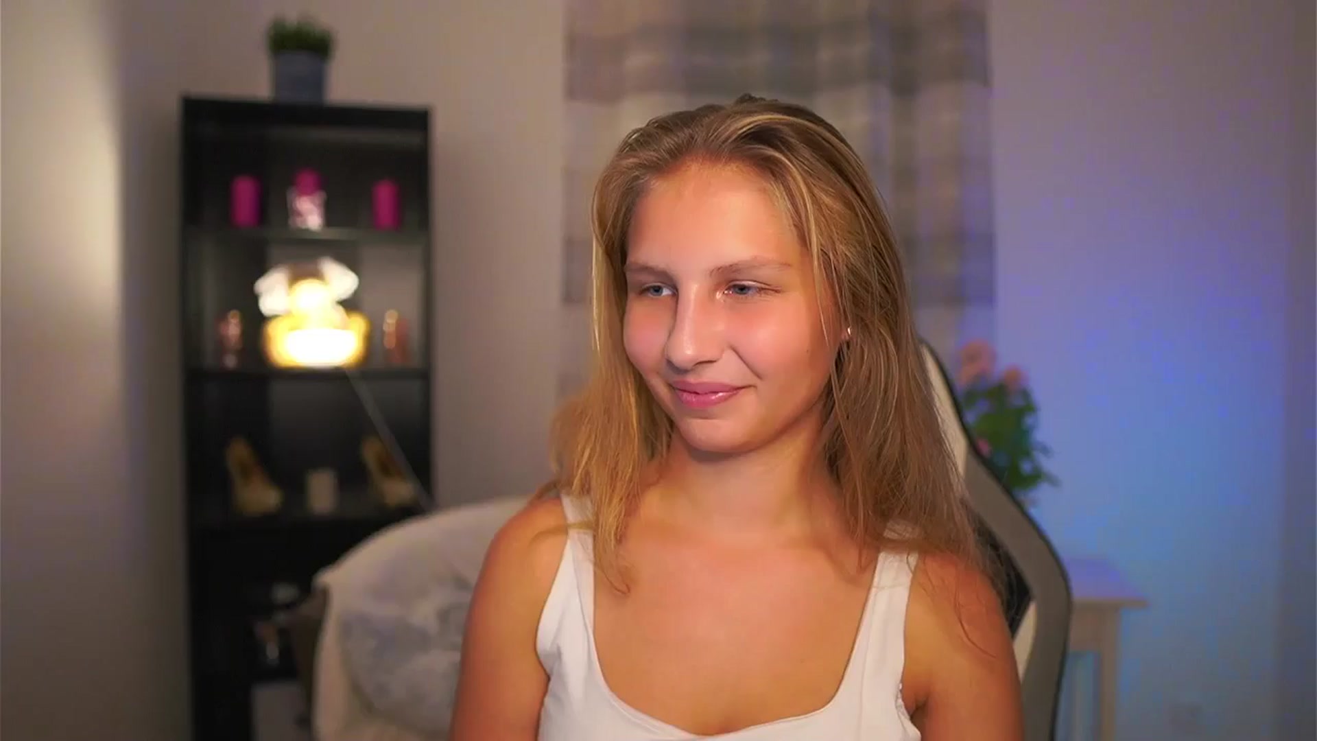 Gallery image thumbnail from Emmie_murray's myfreecams stream on, 11/02/2025, 18:35 image 1 of 20