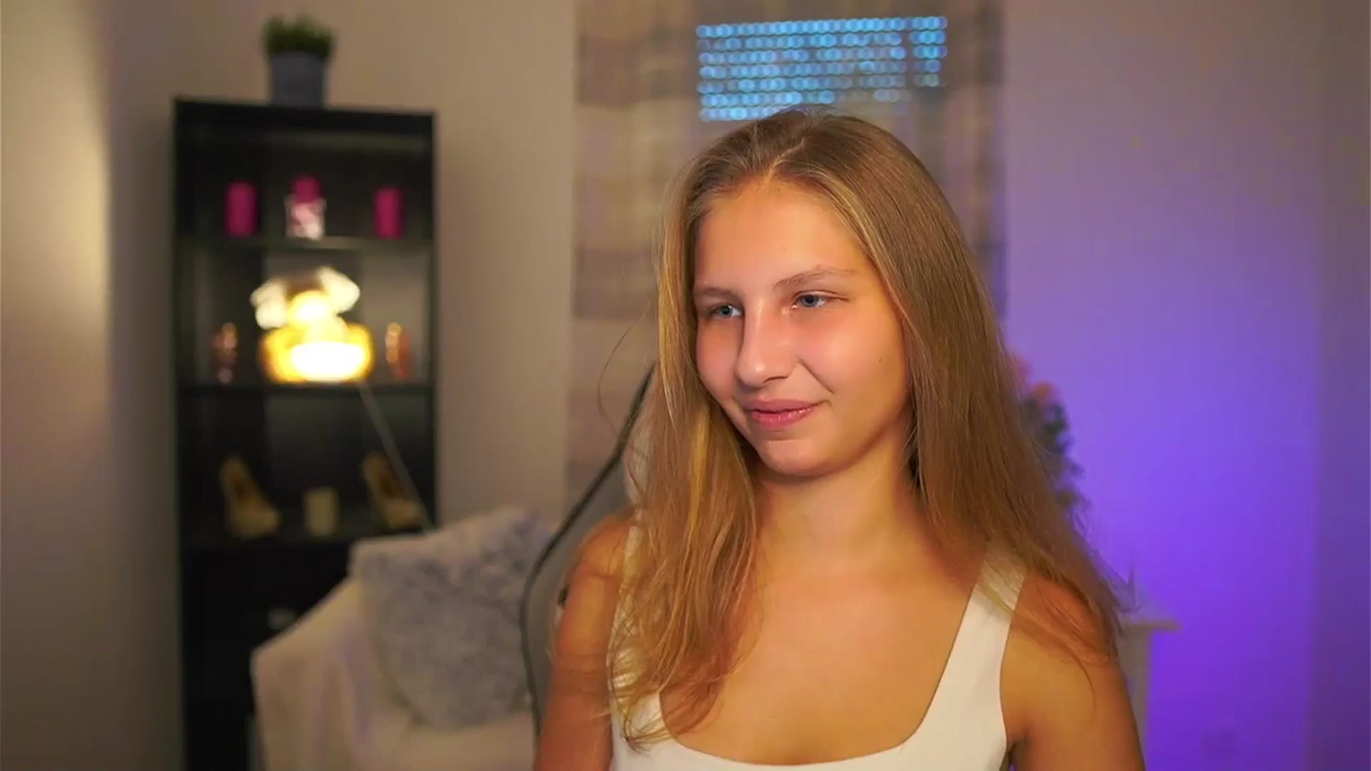 Gallery image thumbnail from Emmie_murray's myfreecams stream on, 11/05/2025, 14:53 image 14 of 20