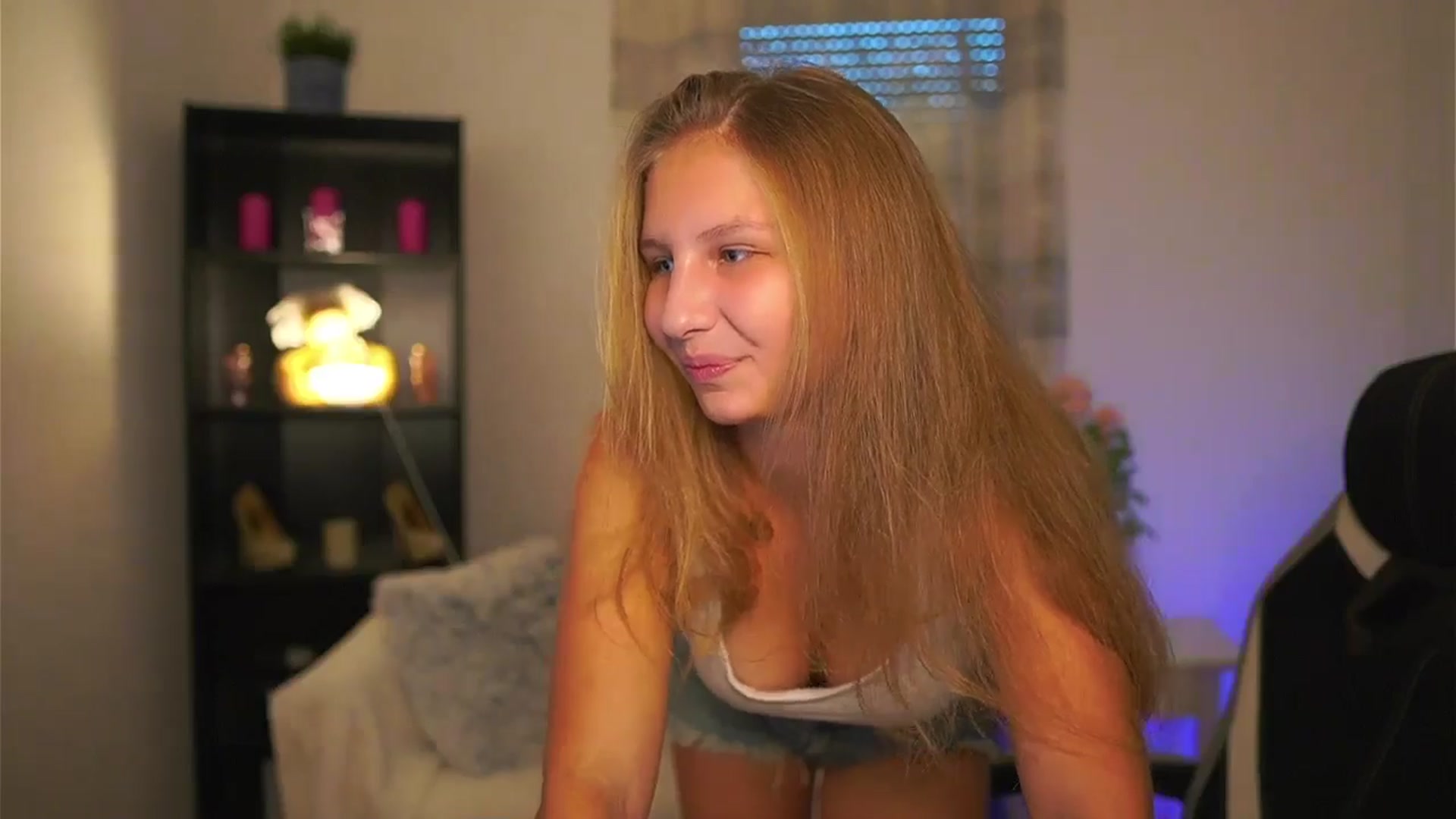 Gallery image thumbnail from Emmie_murray's myfreecams stream on, 11/05/2025, 14:53 image 17 of 20