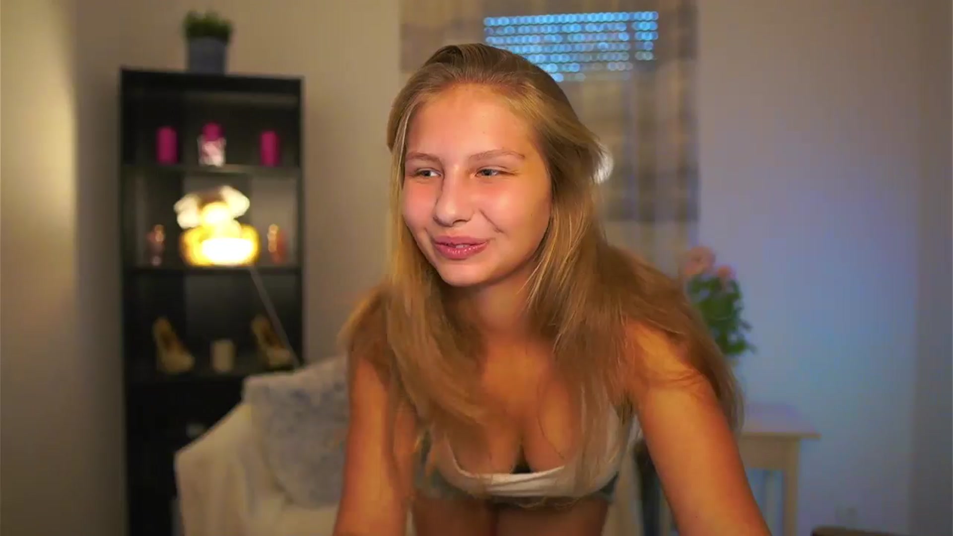 Gallery image thumbnail from Emmie_murray's myfreecams stream on, 11/05/2025, 14:53 image 10 of 20
