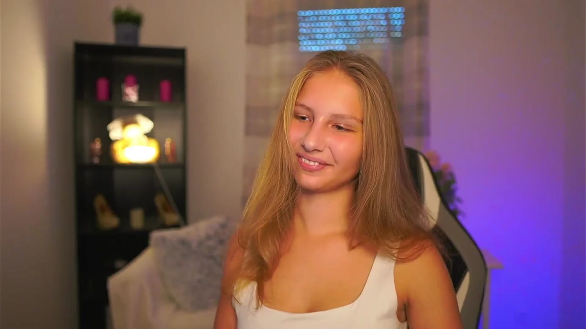 Gallery image thumbnail from Emmie_murray's myfreecams stream on, 11/05/2025, 14:53 image 11 of 20