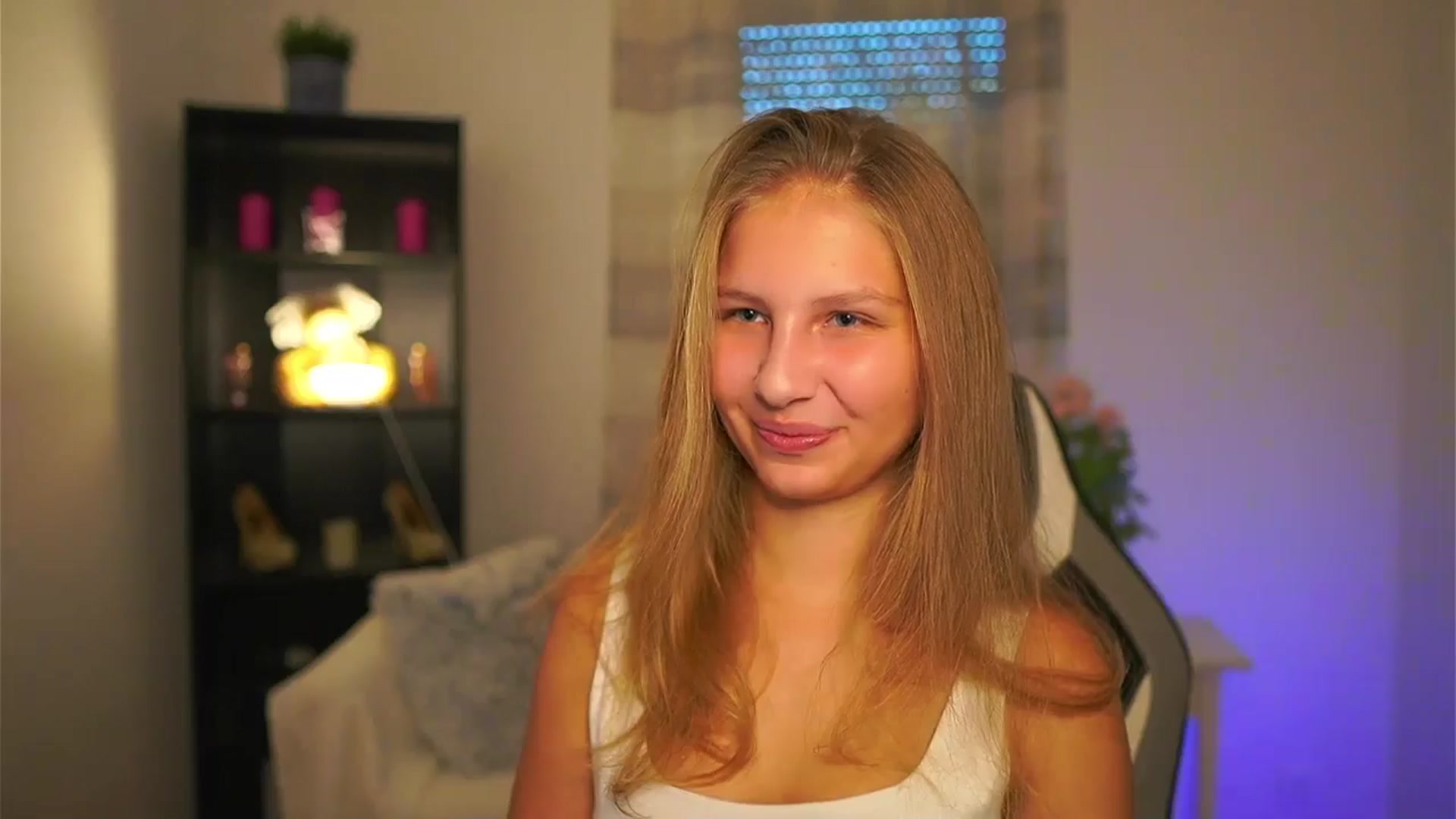 Gallery image thumbnail from Emmie_murray's myfreecams stream on, 11/05/2025, 14:53 image 12 of 20