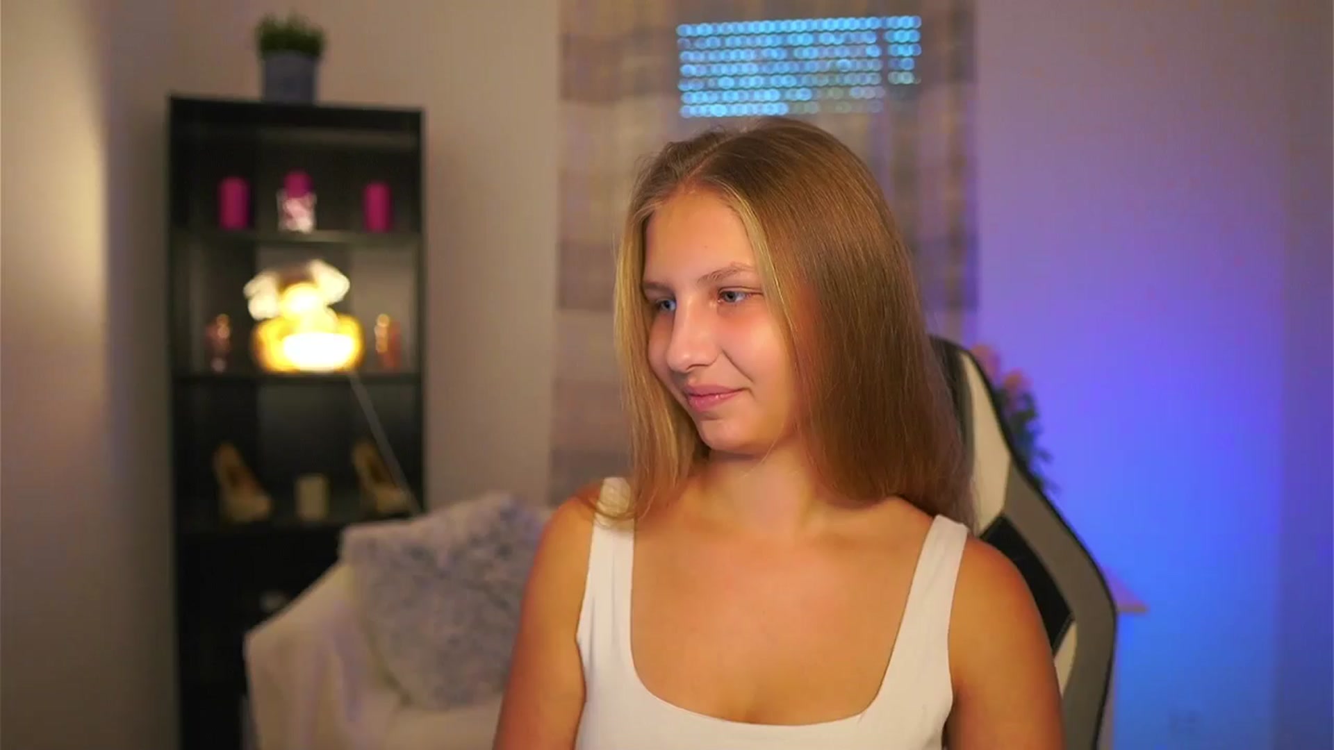 Gallery image thumbnail from Emmie_murray's myfreecams stream on, 11/05/2025, 14:53 image 3 of 20