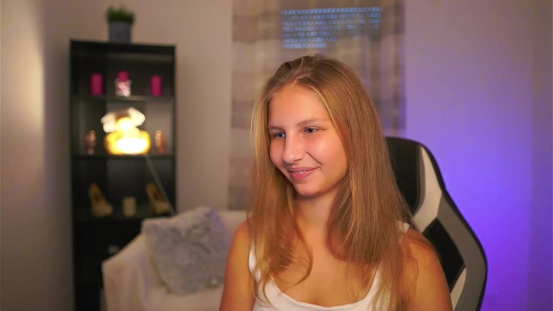 Gallery image thumbnail from Emmie_murray's myfreecams stream on, 11/05/2025, 15:20 image 10 of 20