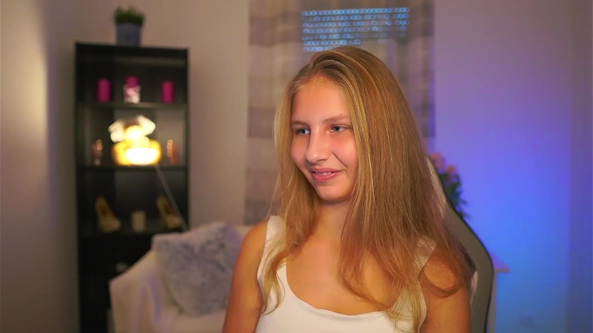 Gallery image thumbnail from Emmie_murray's myfreecams stream on, 11/05/2025, 15:20 image 2 of 20