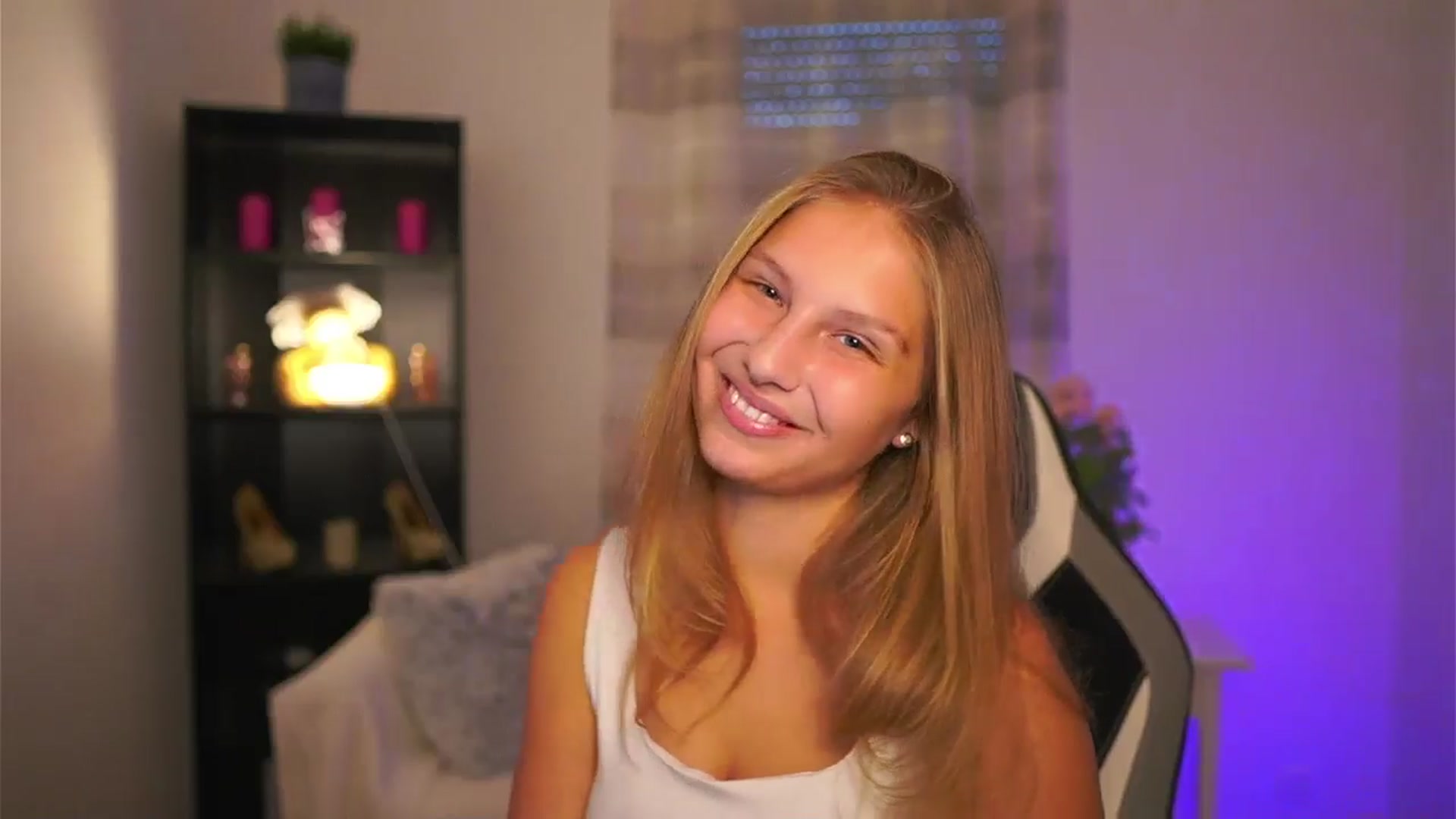 Gallery image thumbnail from Emmie_murray's myfreecams stream on, 11/05/2025, 15:20 image 12 of 20