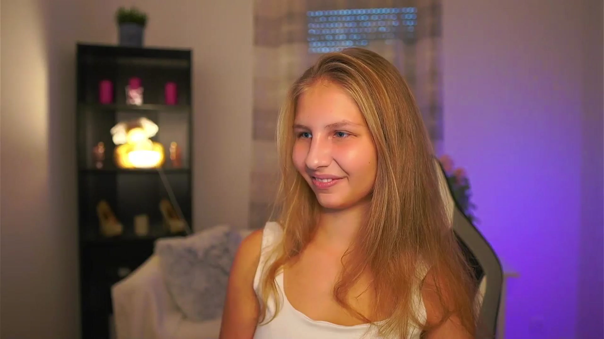 Gallery image thumbnail from Emmie_murray's myfreecams stream on, 11/05/2025, 15:20 image 3 of 20
