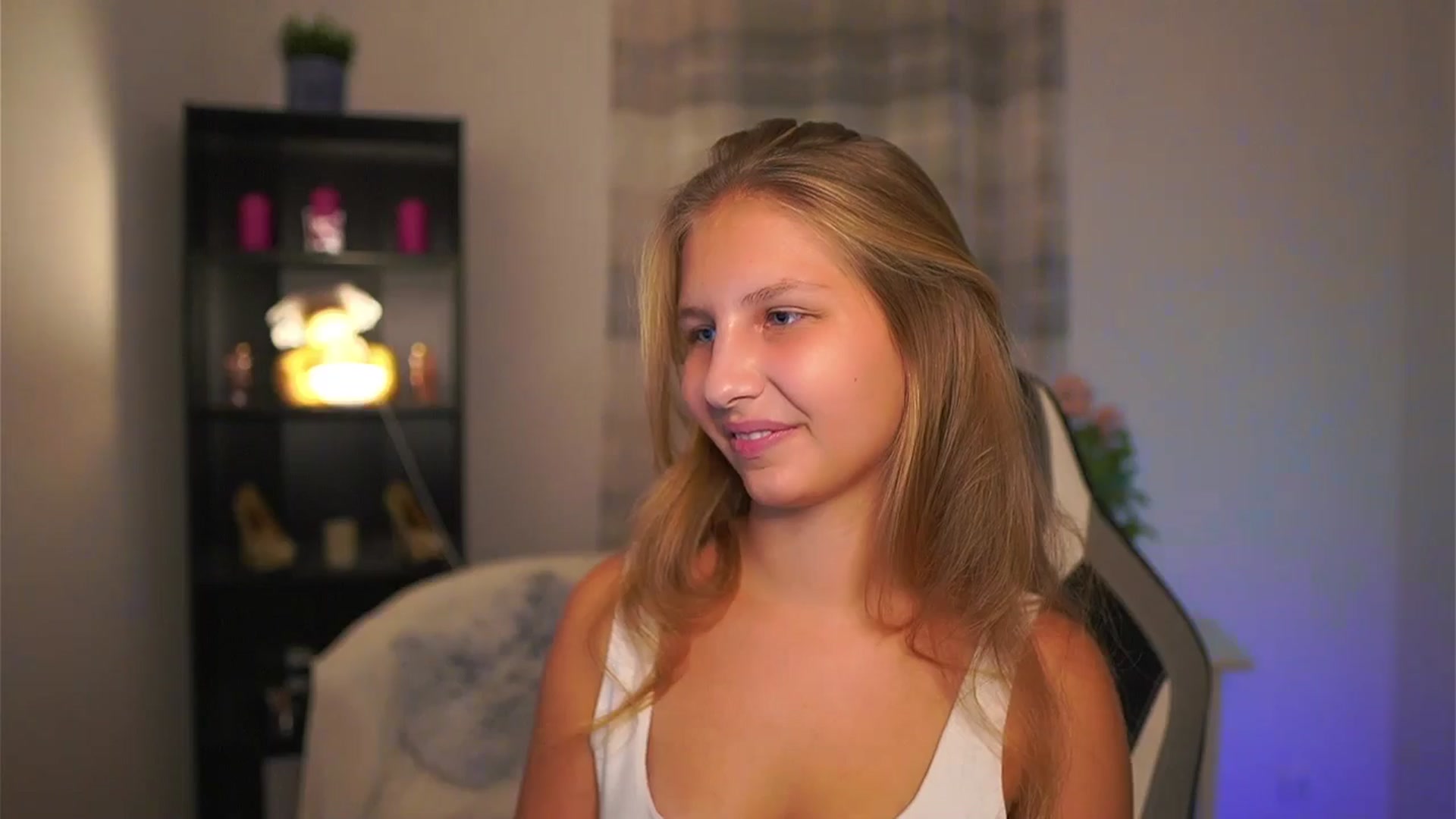 Gallery image thumbnail from Emmie_murray's myfreecams stream on, 11/05/2025, 16:51 image 12 of 20