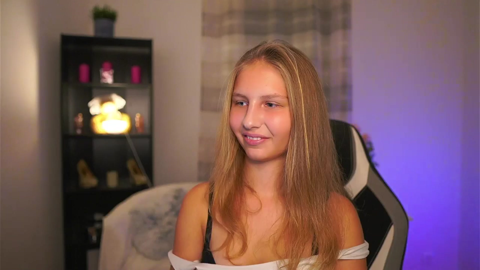 Gallery image thumbnail from Emmie_murray's myfreecams stream on, 11/05/2025, 17:15 image 11 of 20
