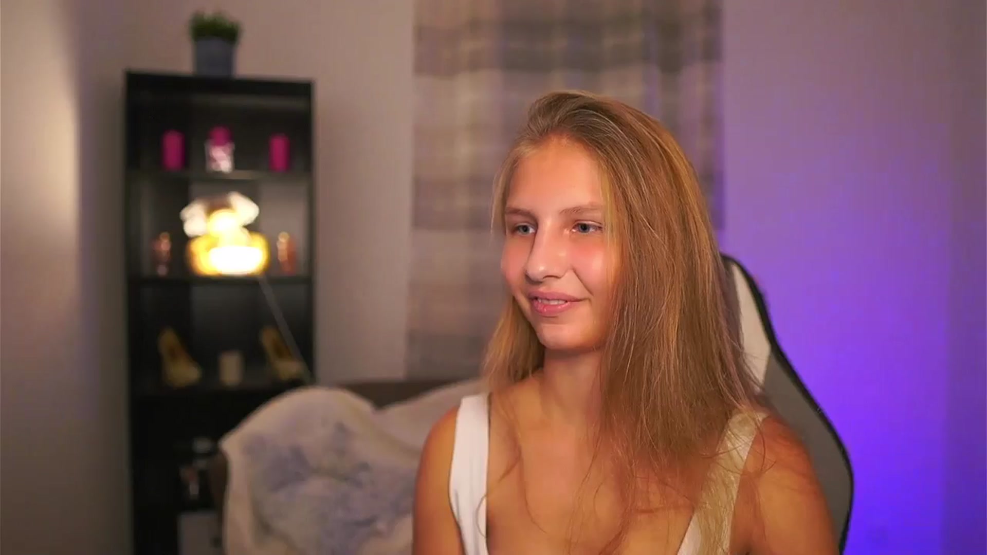 Gallery image thumbnail from Emmie_murray's myfreecams stream on, 11/05/2025, 19:04 image 8 of 20