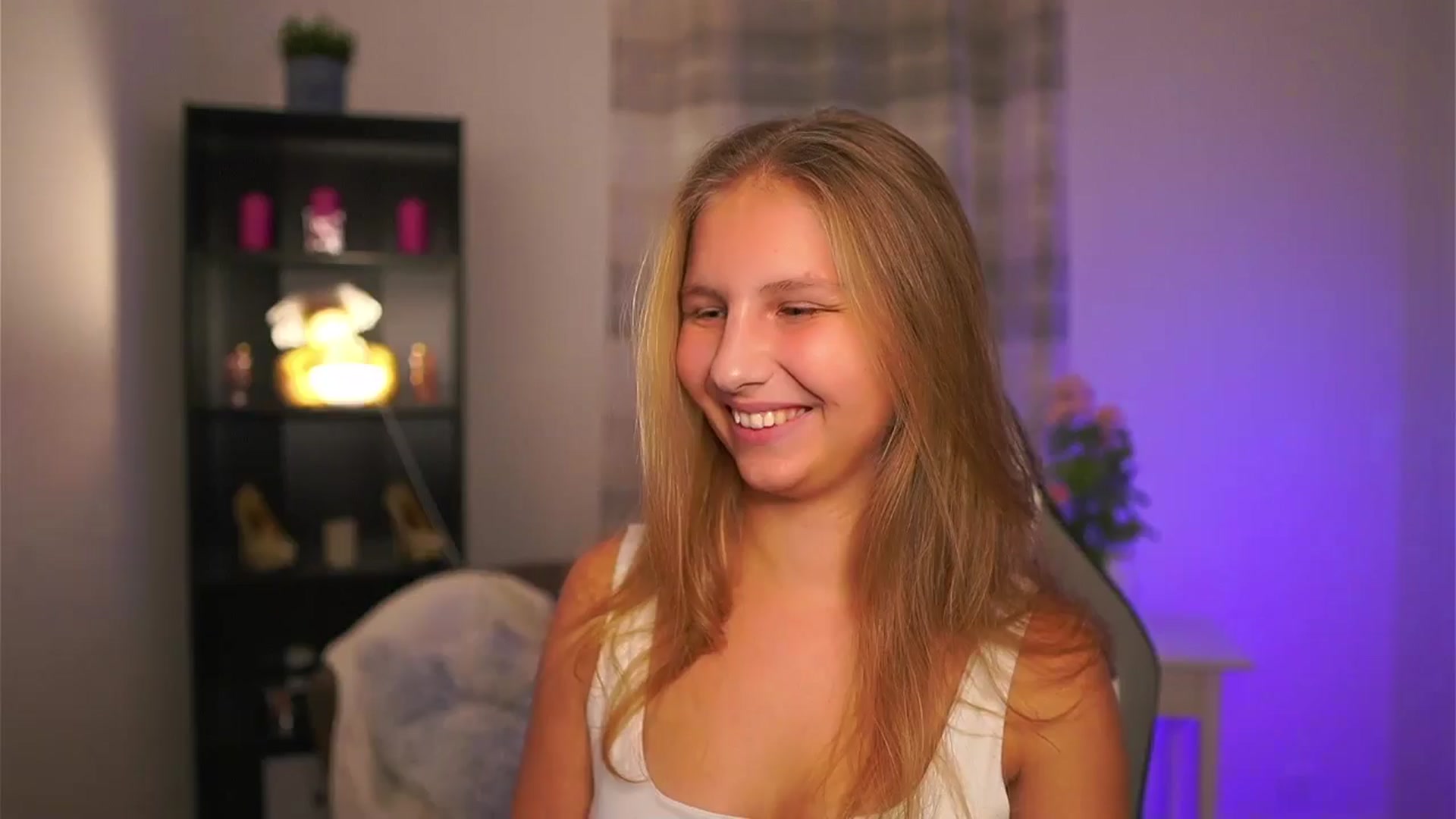 Gallery image thumbnail from Emmie_murray's myfreecams stream on, 11/05/2025, 19:04 image 10 of 20
