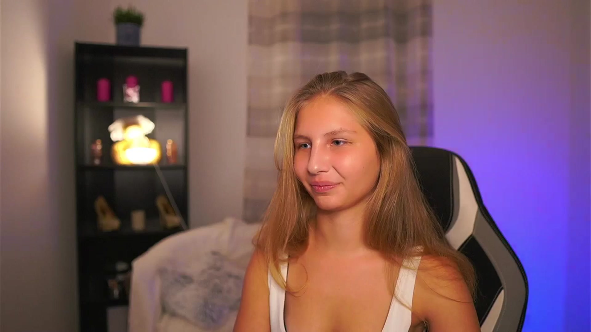 Gallery image thumbnail from Emmie_murray's myfreecams stream on, 11/05/2025, 19:04 image 4 of 20