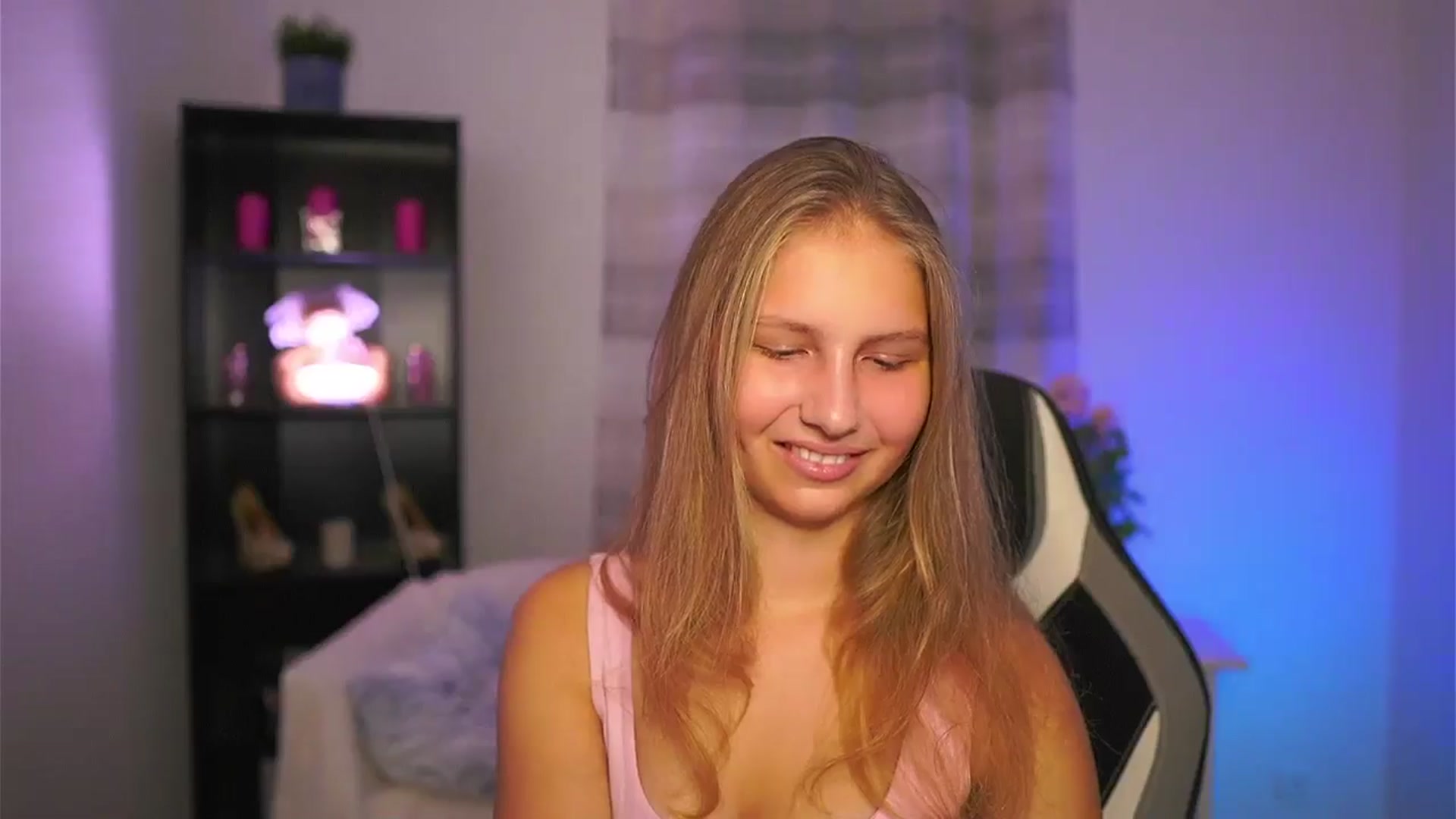 Gallery image thumbnail from Emmie_murray's myfreecams stream on, 11/06/2025, 16:44 image 12 of 20