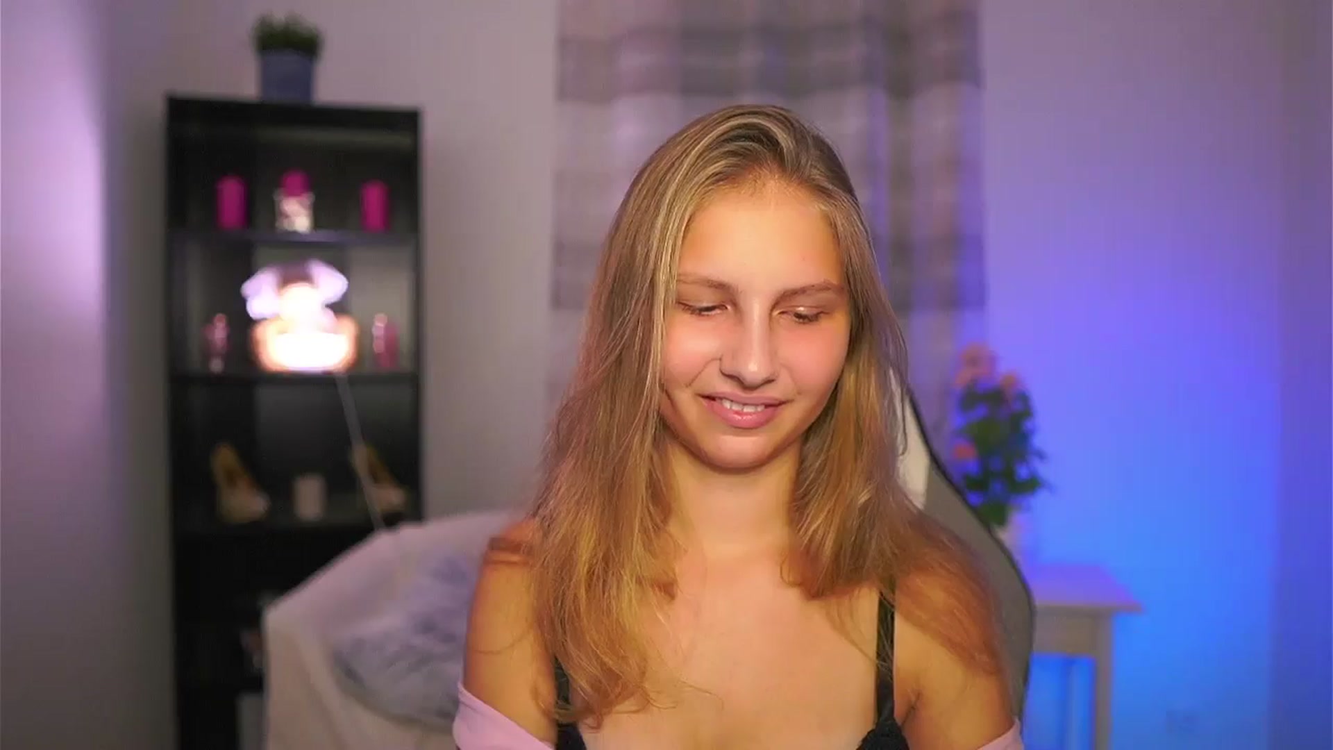 Gallery image thumbnail from Emmie_murray's myfreecams stream on, 11/06/2025, 16:44 image 15 of 20