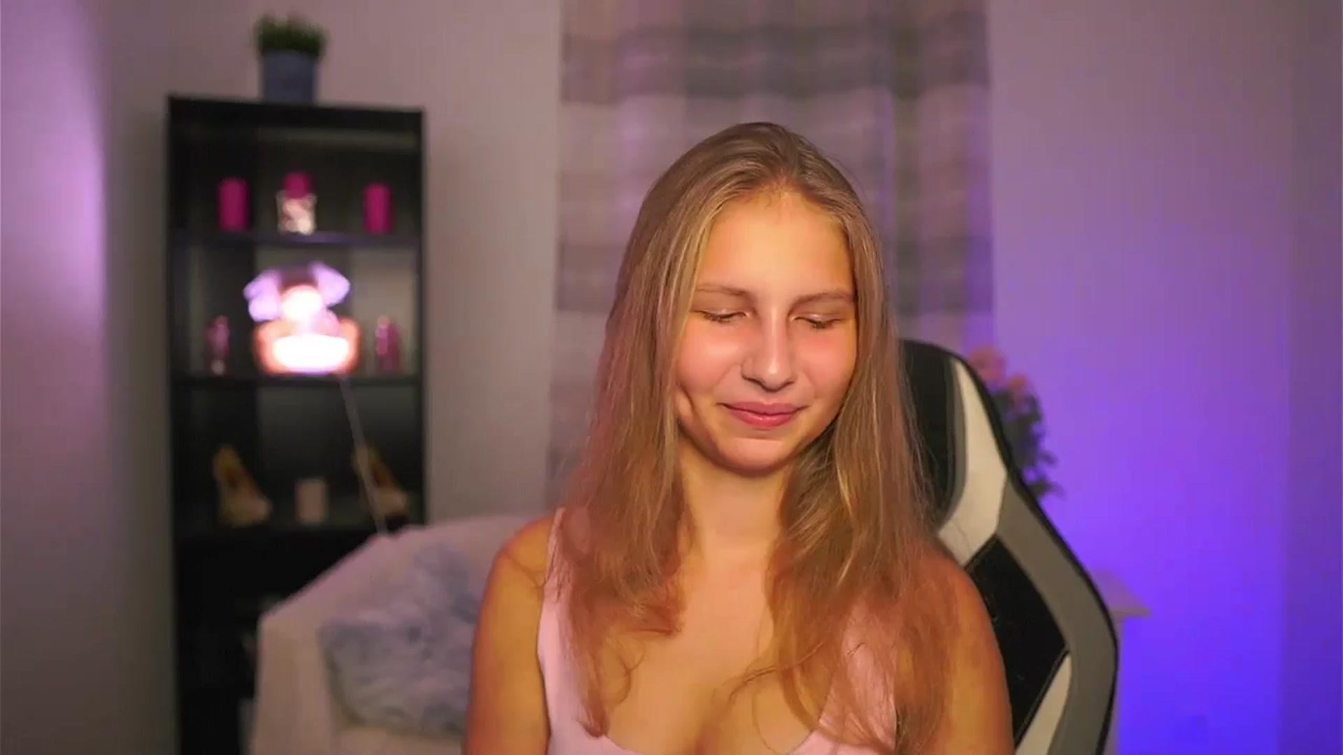 Gallery image thumbnail from Emmie_murray's myfreecams stream on, 11/06/2025, 16:44 image 11 of 20