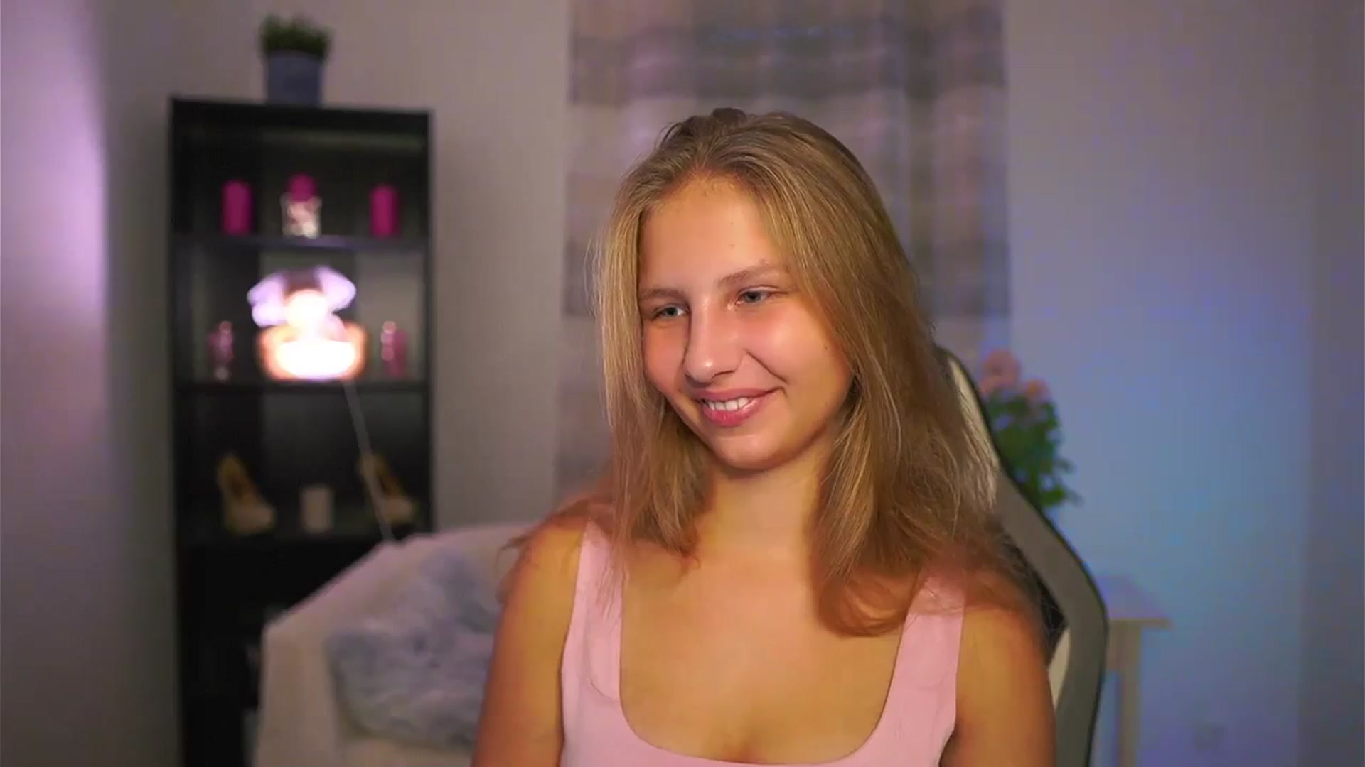 Gallery image thumbnail from Emmie_murray's myfreecams stream on, 11/06/2025, 16:44 image 3 of 20