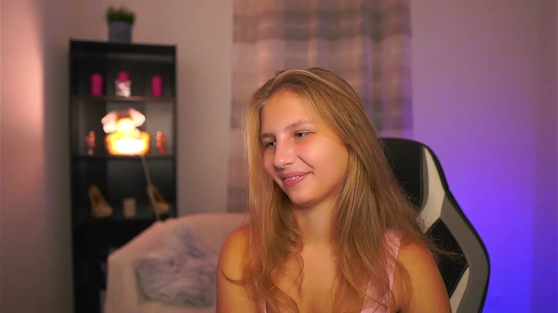 Gallery image thumbnail from Emmie_murray's myfreecams stream on, 11/06/2025, 16:44 image 8 of 20