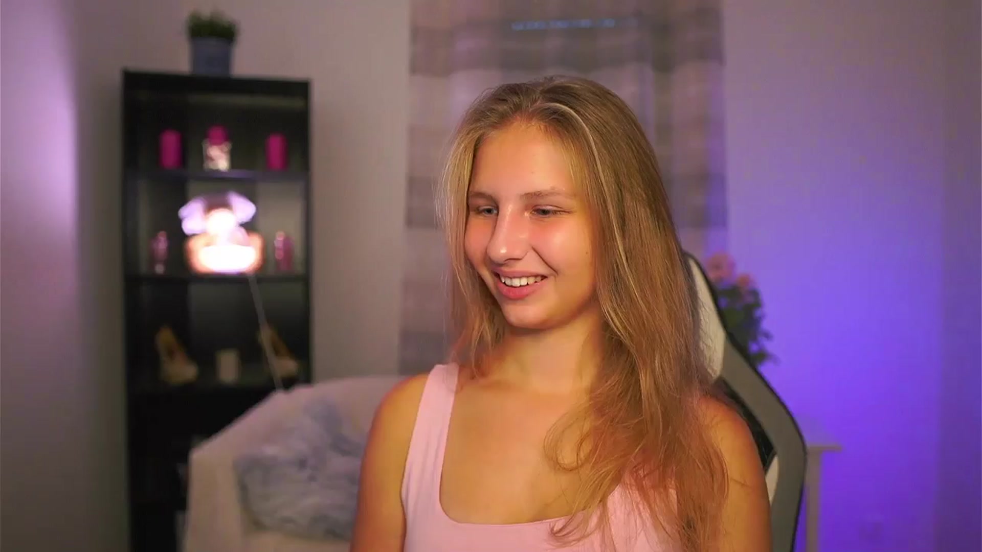 Gallery image thumbnail from Emmie_murray's myfreecams stream on, 11/06/2025, 16:44 image 1 of 20