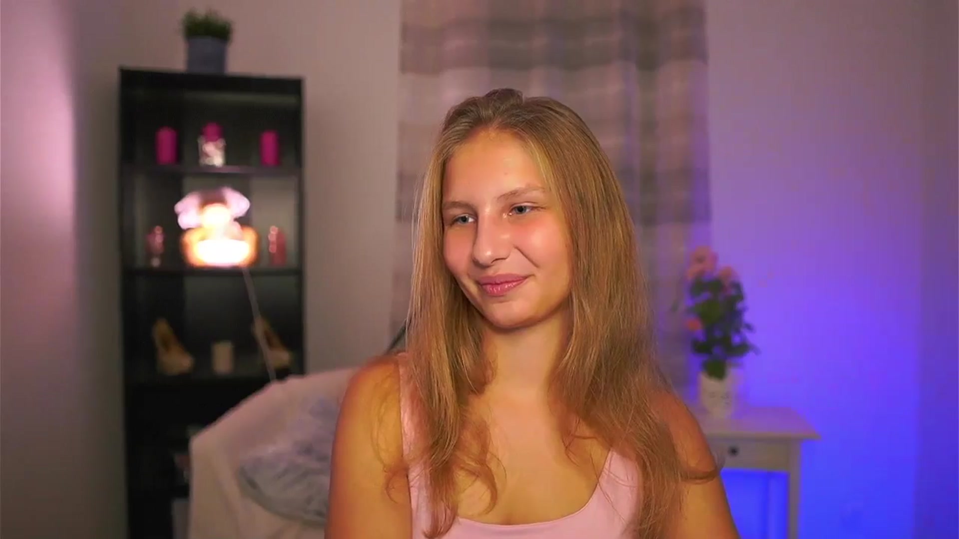 Gallery image thumbnail from Emmie_murray's myfreecams stream on, 11/06/2025, 18:50 image 8 of 20