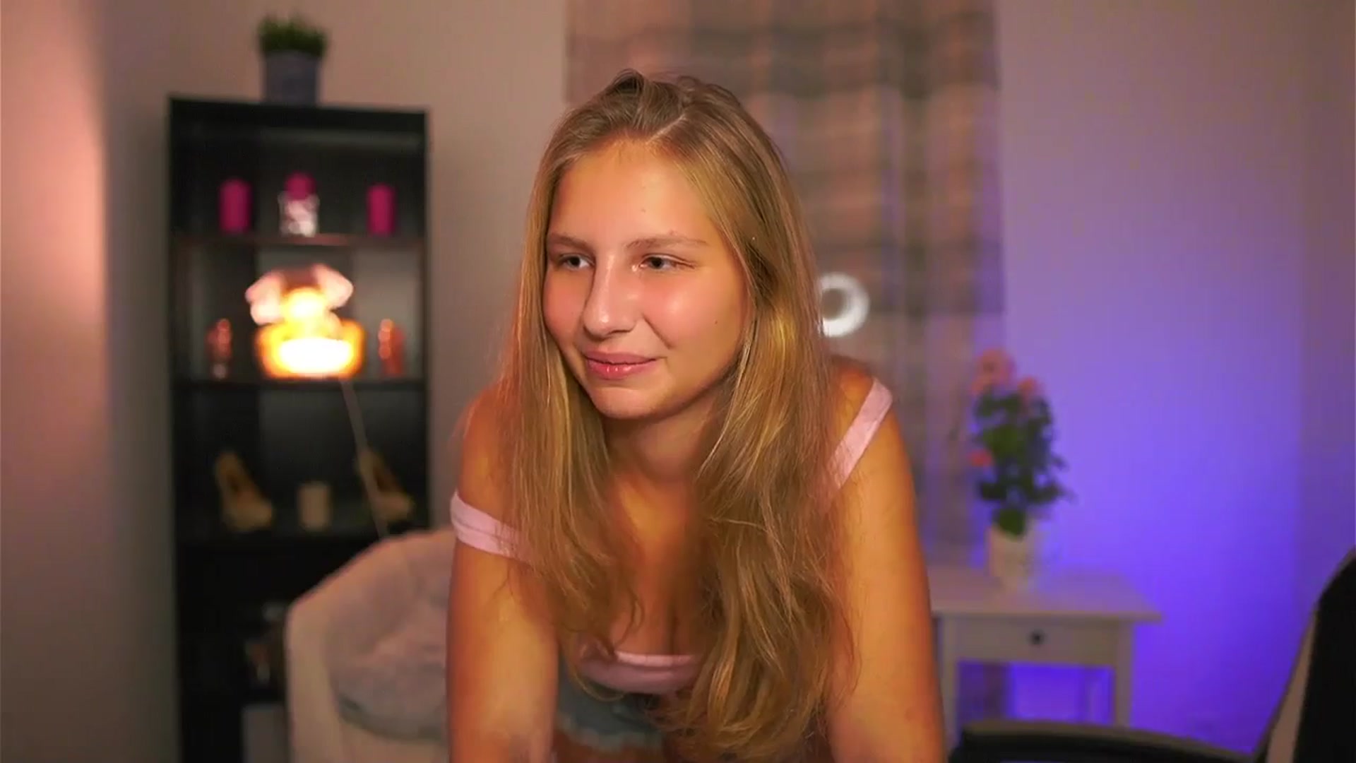 Gallery image thumbnail from Emmie_murray's myfreecams stream on, 11/06/2025, 18:50 image 18 of 20