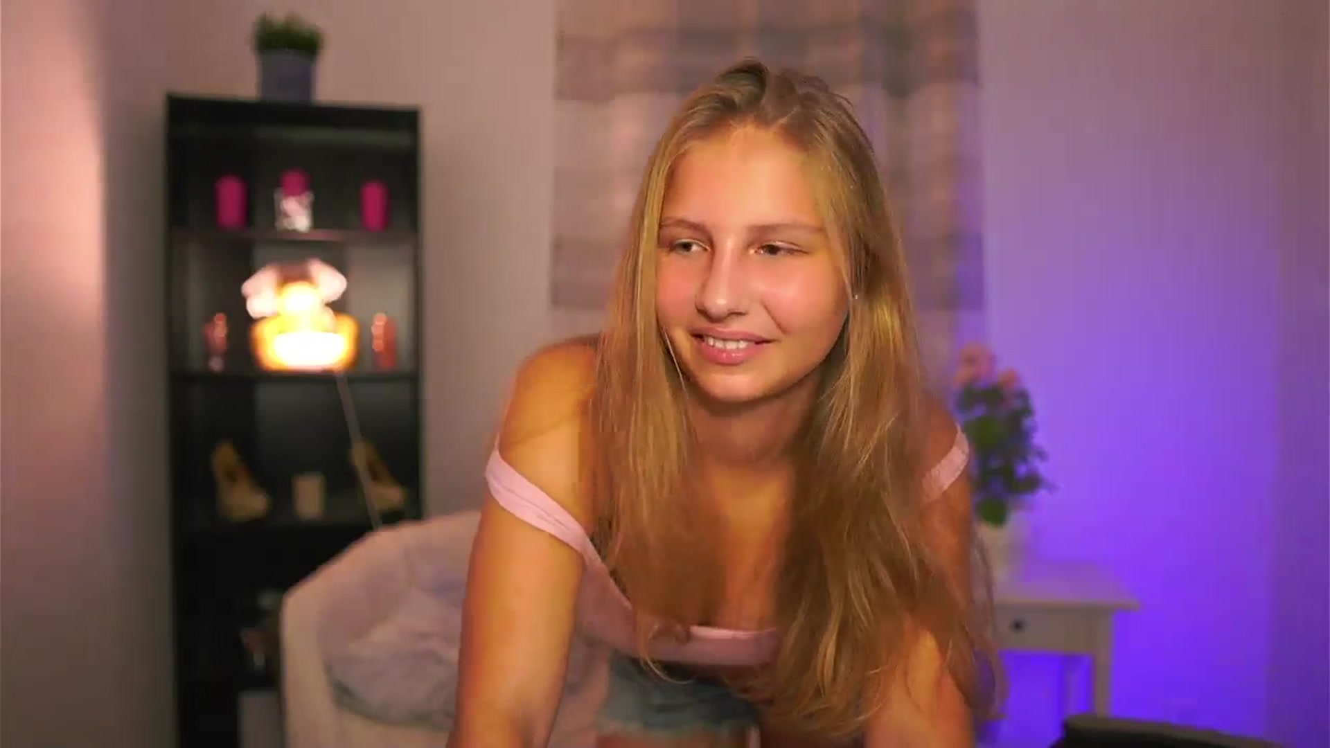 Gallery image thumbnail from Emmie_murray's myfreecams stream on, 11/06/2025, 18:50 image 17 of 20