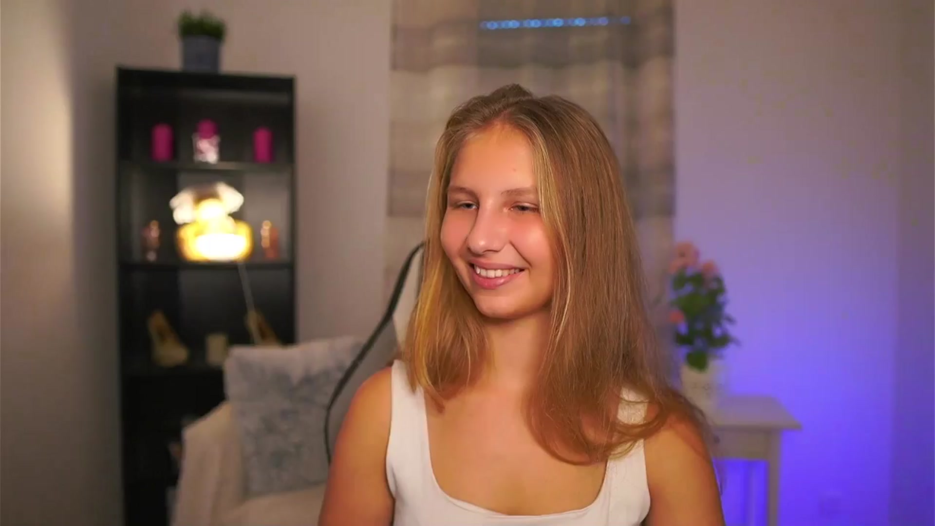 Gallery image thumbnail from Emmie_murray's myfreecams stream on, 11/07/2025, 15:00 image 11 of 20