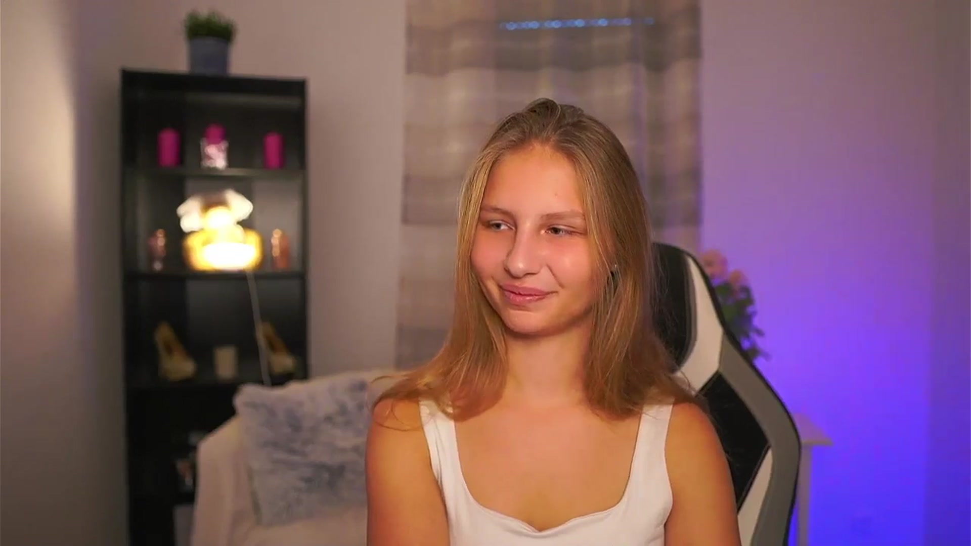 Gallery image thumbnail from Emmie_murray's myfreecams stream on, 11/07/2025, 15:00 image 18 of 20