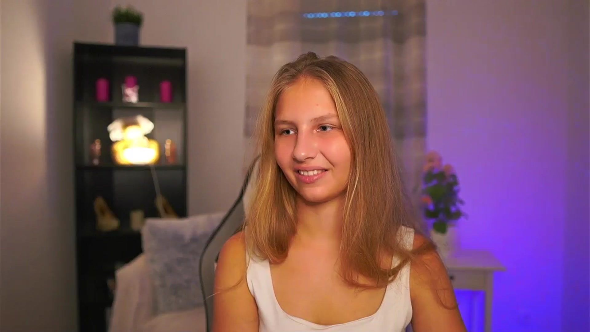 Gallery image thumbnail from Emmie_murray's myfreecams stream on, 11/07/2025, 15:00 image 9 of 20