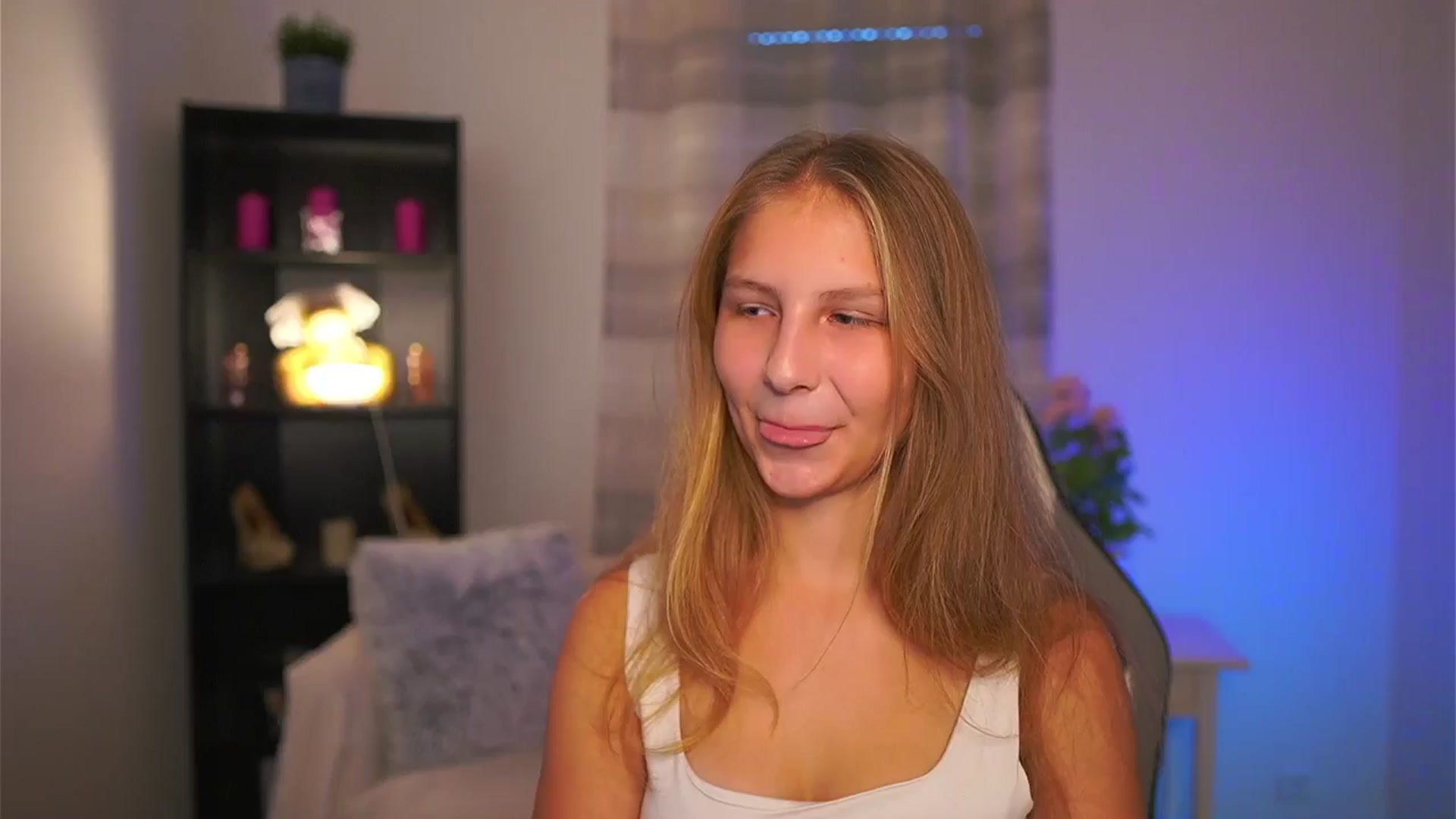 Gallery image thumbnail from Emmie_murray's myfreecams stream on, 11/07/2025, 15:00 image 1 of 20