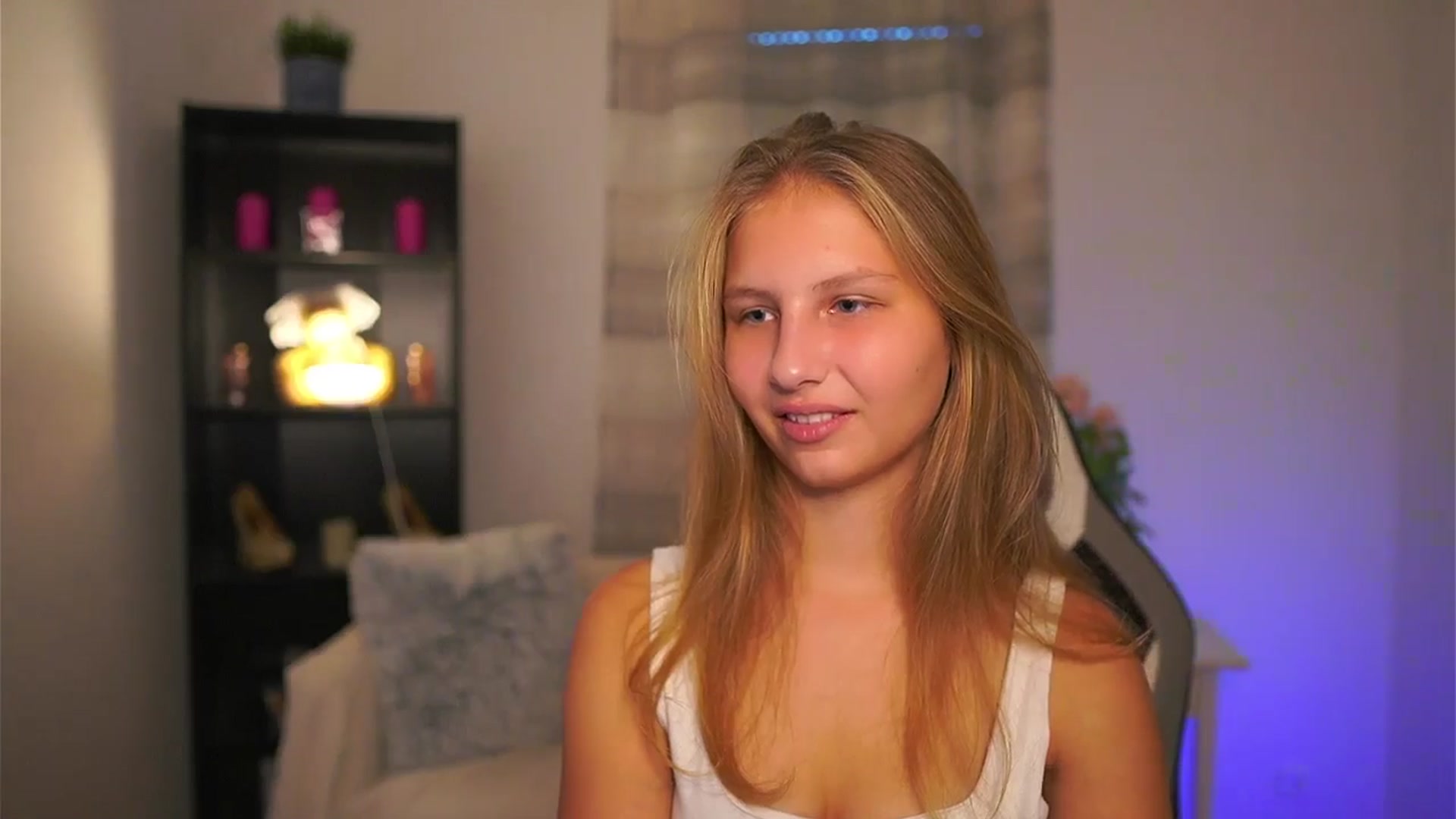 Gallery image thumbnail from Emmie_murray's myfreecams stream on, 11/07/2025, 15:00 image 5 of 20