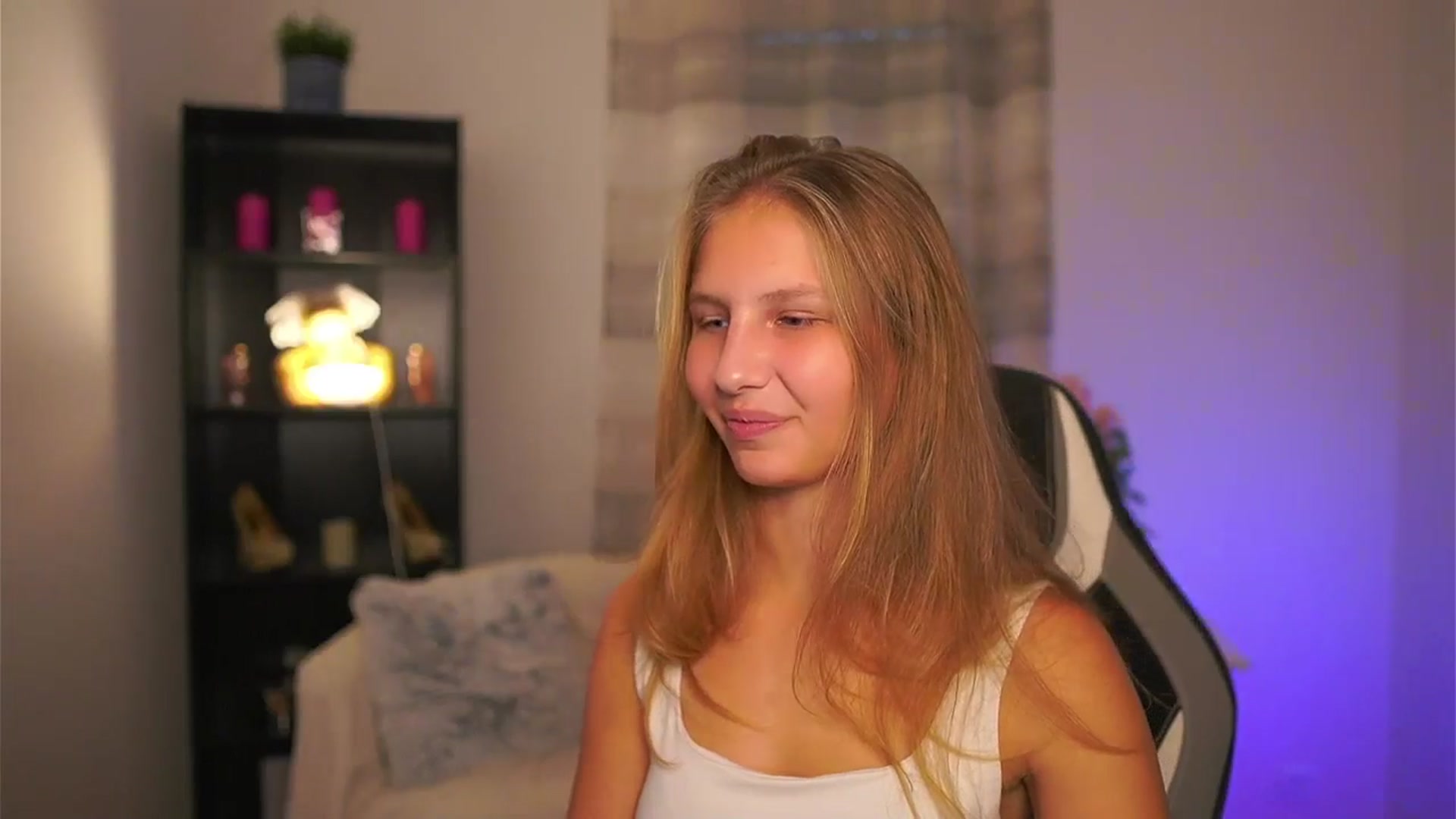 Gallery image thumbnail from Emmie_murray's myfreecams stream on, 11/07/2025, 16:06 image 4 of 20