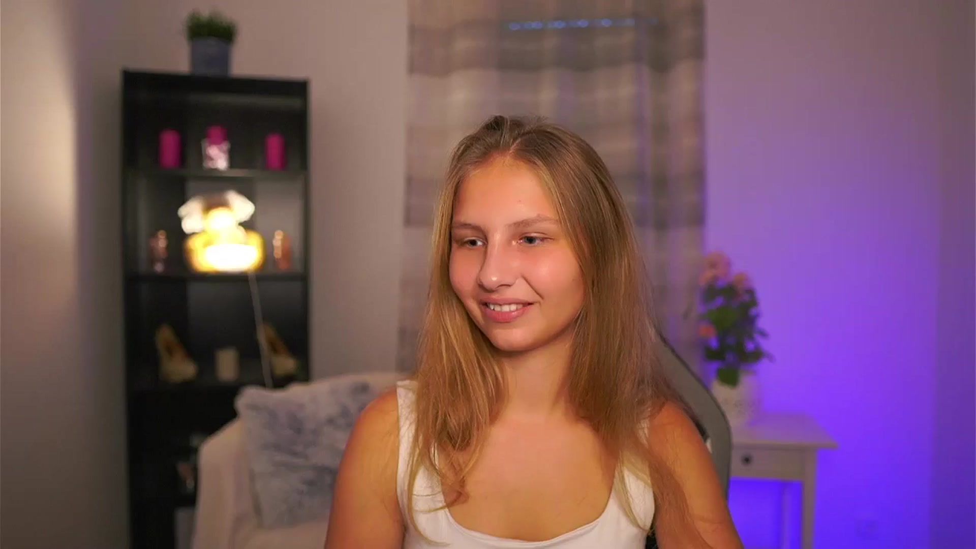 Gallery image thumbnail from Emmie_murray's myfreecams stream on, 11/07/2025, 16:06 image 1 of 20
