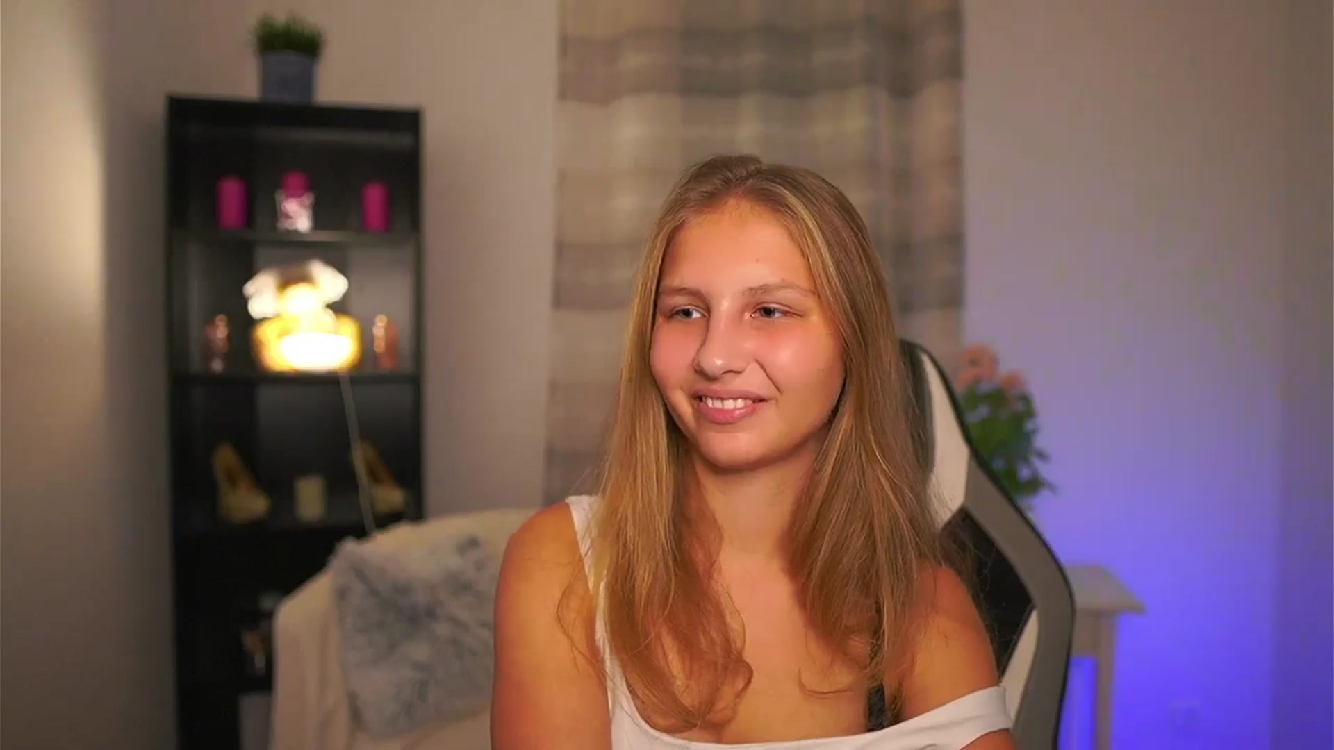 Gallery image thumbnail from Emmie_murray's myfreecams stream on, 11/07/2025, 16:06 image 19 of 20