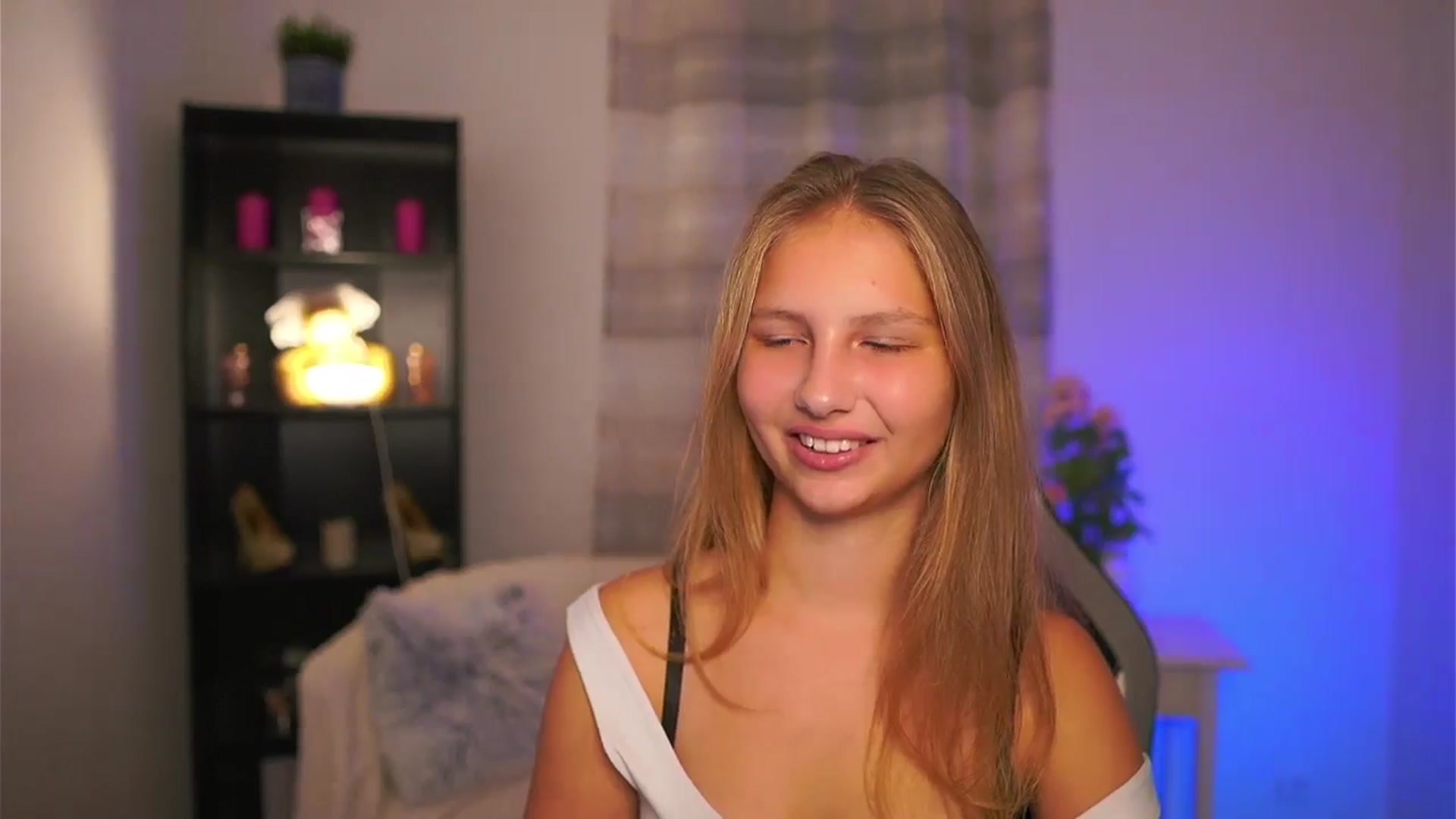 Gallery image thumbnail from Emmie_murray's myfreecams stream on, 11/07/2025, 16:06 image 11 of 20
