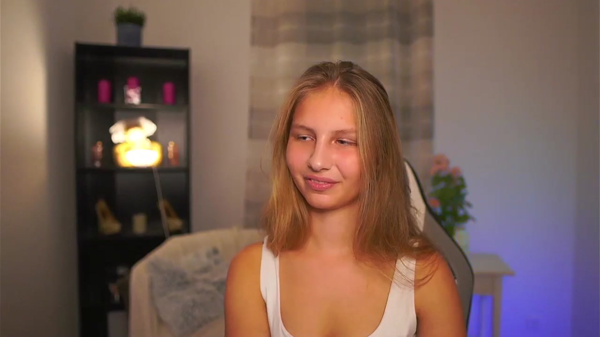Gallery image thumbnail from Emmie_murray's myfreecams stream on, 11/07/2025, 18:22 image 4 of 20