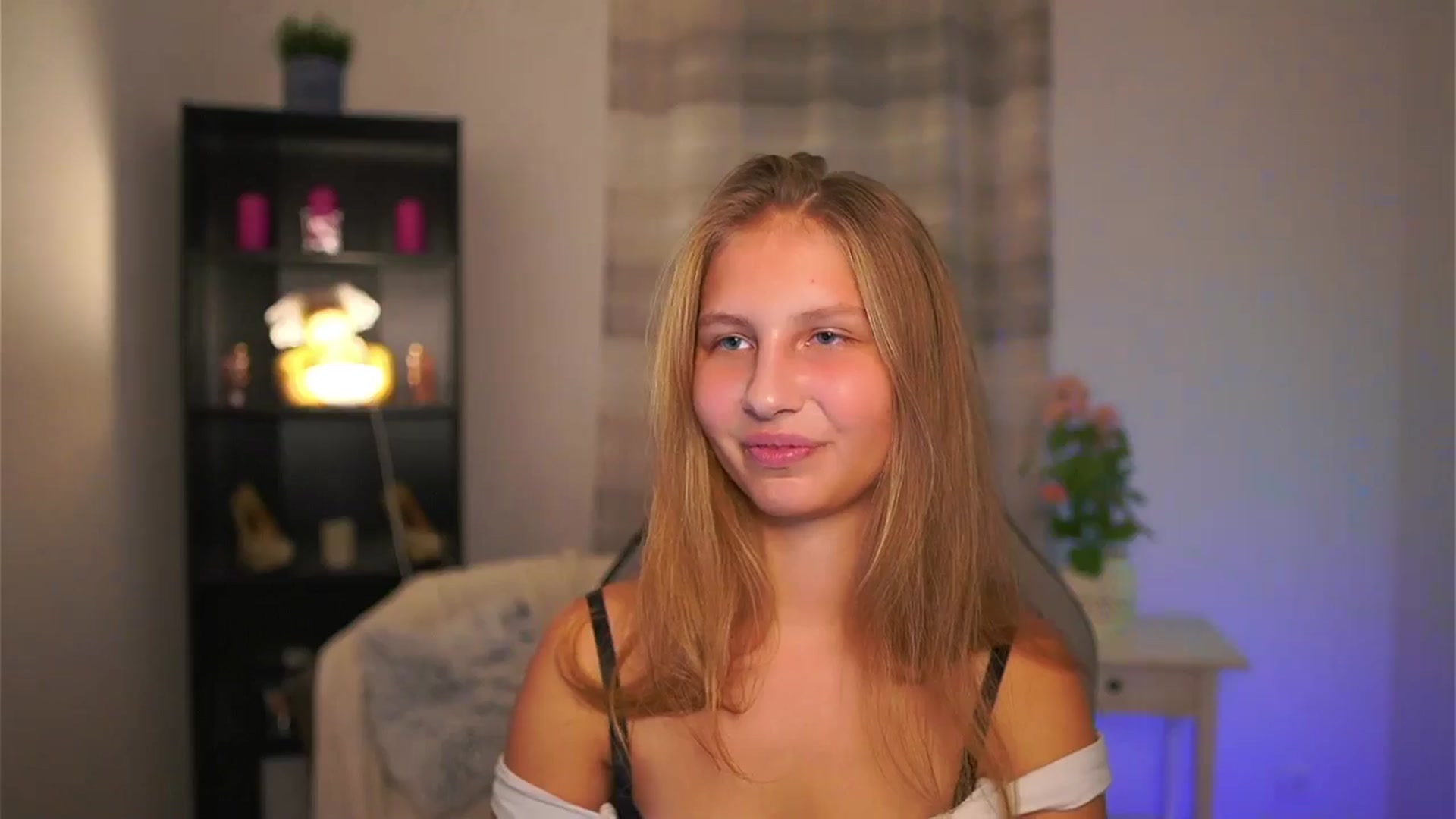 Gallery image thumbnail from Emmie_murray's myfreecams stream on, 11/07/2025, 18:22 image 15 of 20