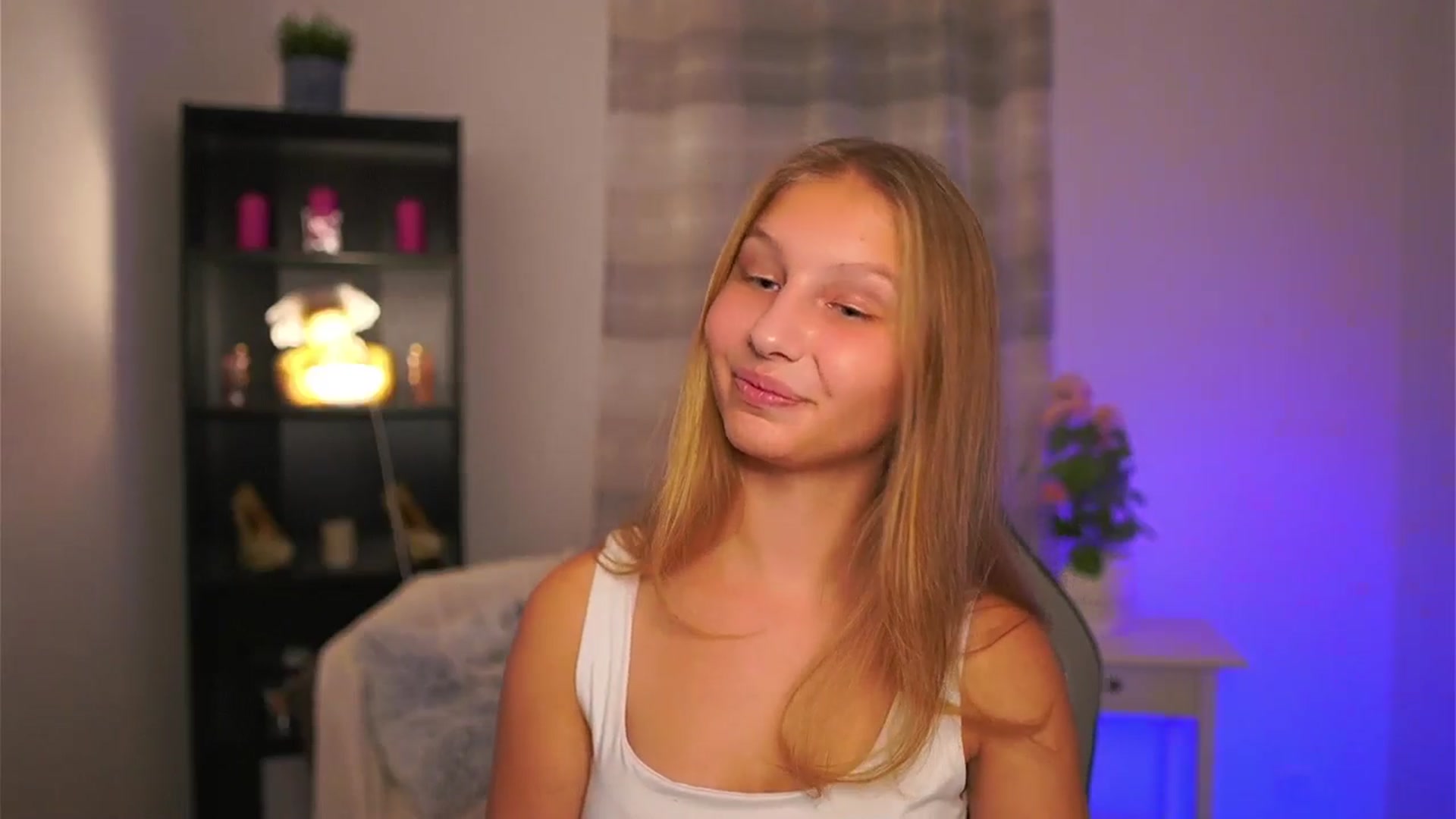 Gallery image thumbnail from Emmie_murray's myfreecams stream on, 11/07/2025, 18:22 image 2 of 20