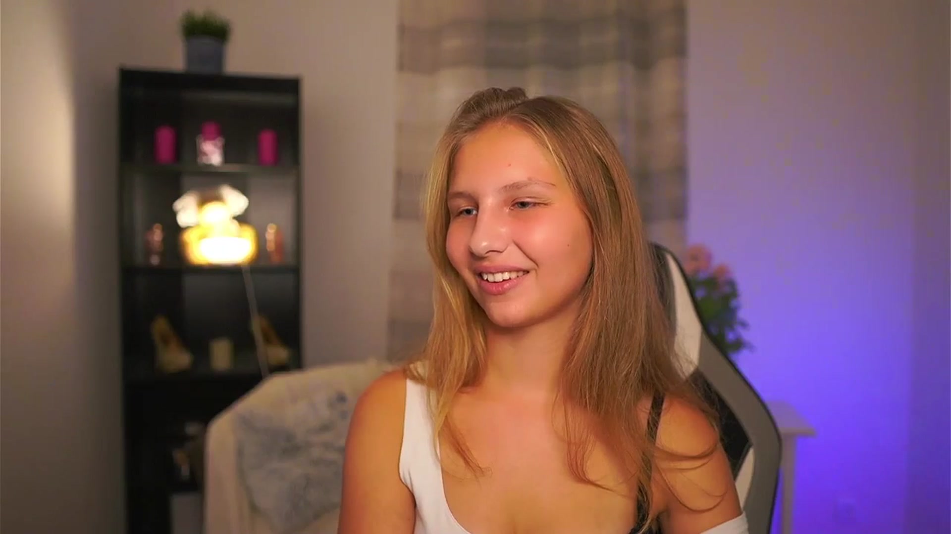 Gallery image thumbnail from Emmie_murray's myfreecams stream on, 11/07/2025, 18:22 image 18 of 20